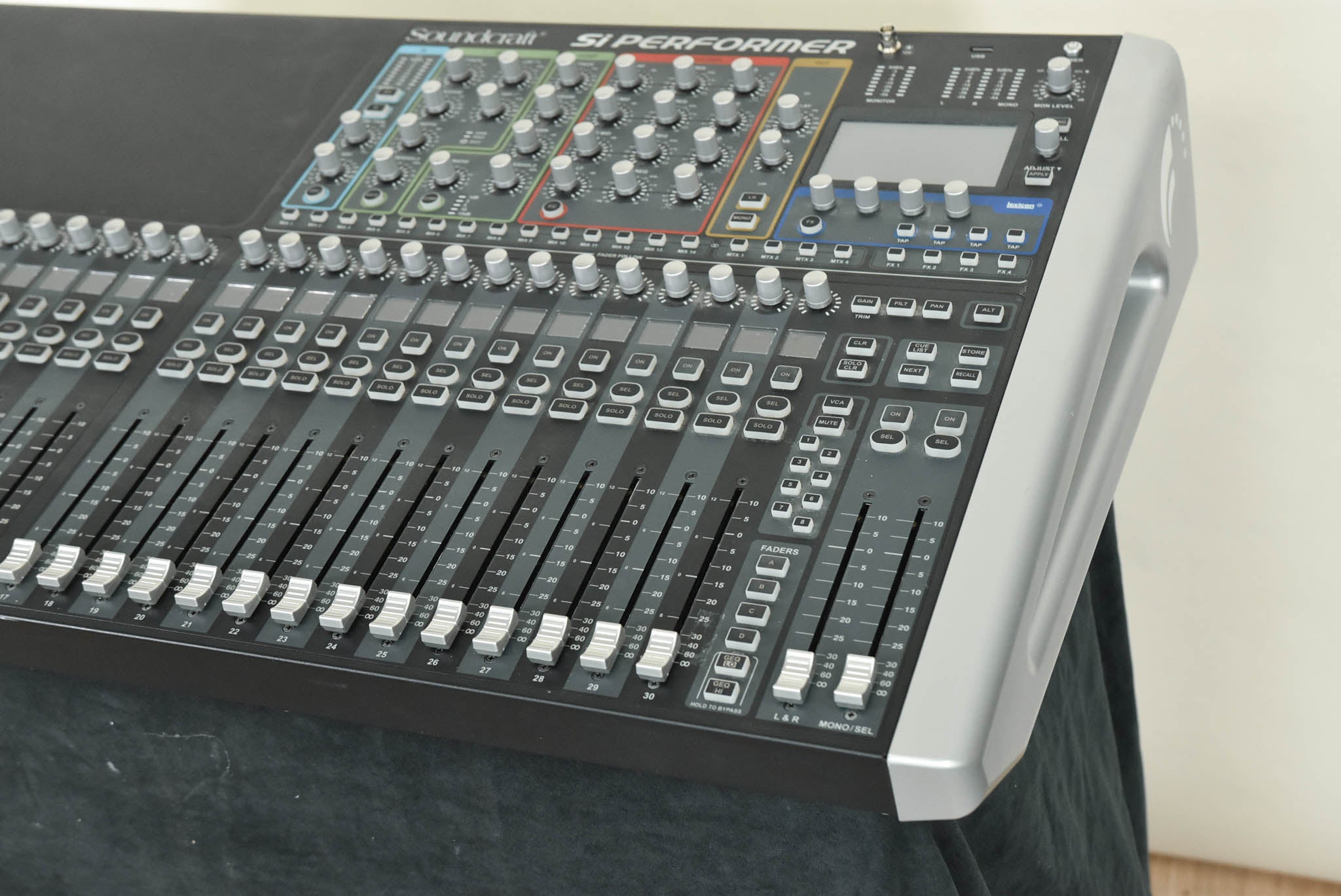 Soundcraft Si Performer 3 Digital Audio Mixer with DMX Control