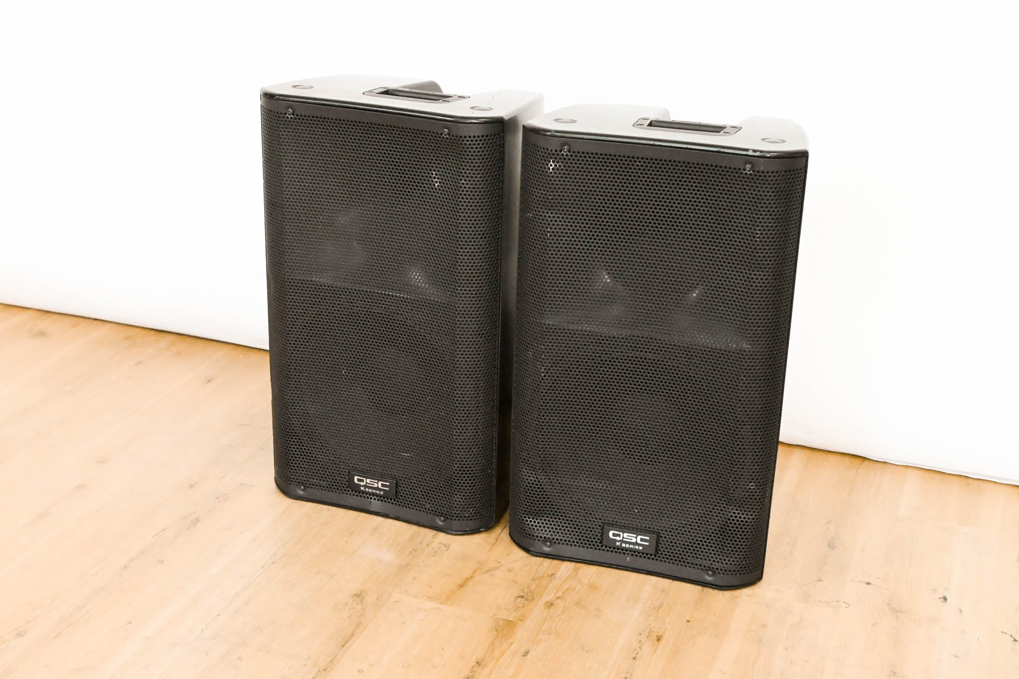 QSC K12 2-Way 1000W Powered Lightweight Loudspeaker (PAIR)