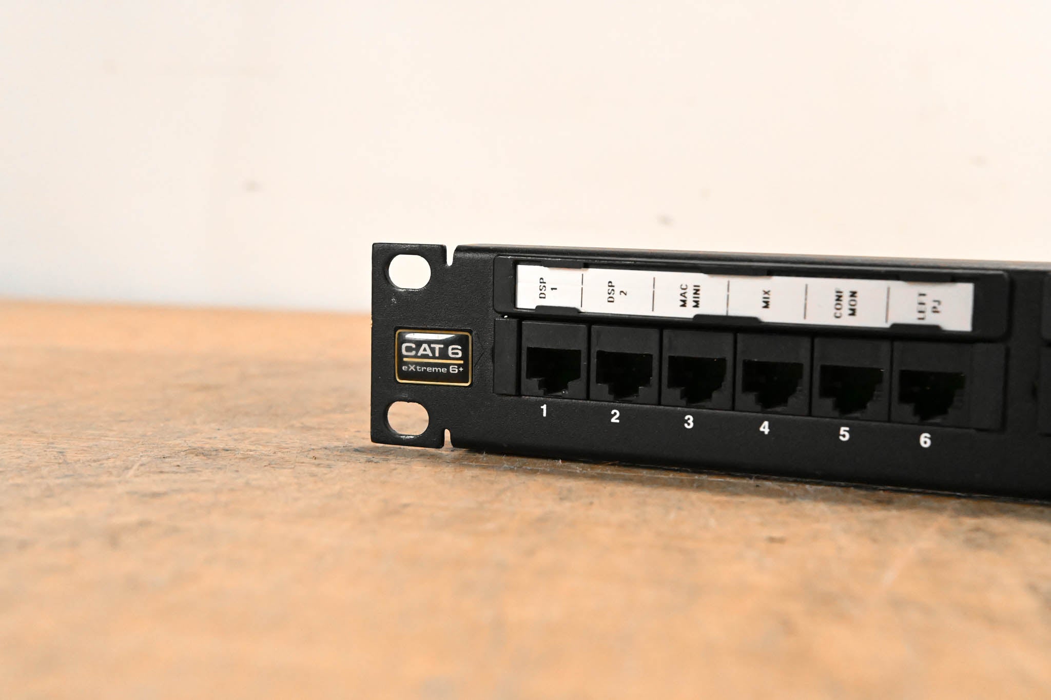 Leviton eXtreme 6+ 24-Port Cat 6 Universal Patch Panel CG01U04