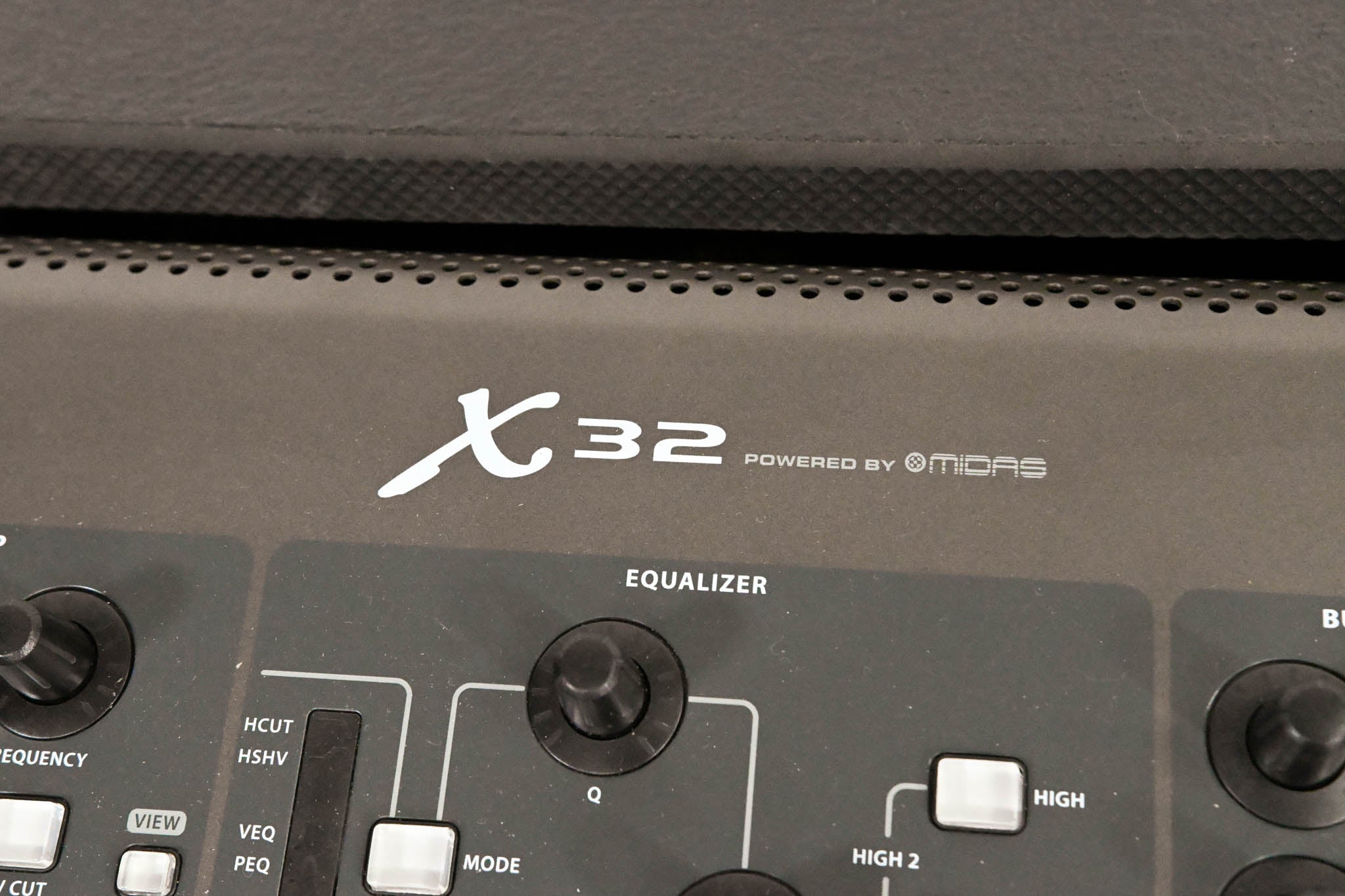 Behringer X32 40-Channel Digital Mixing Console with Road Case