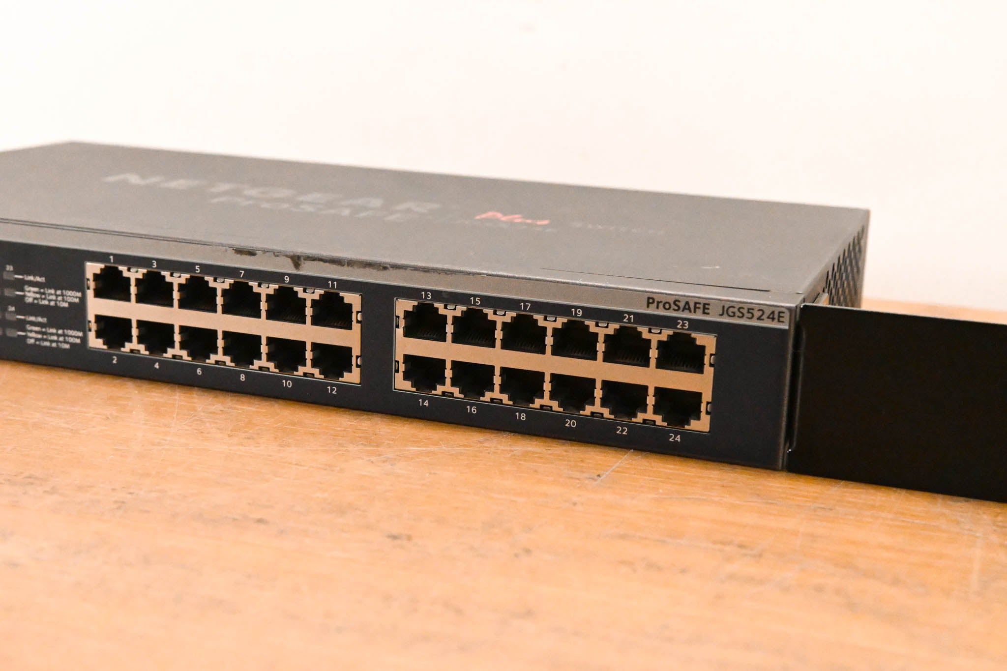 NETGEAR JGS524Ev2 ProSAFE Plus Switch 24-Port Gigabit Switch CG01V8E