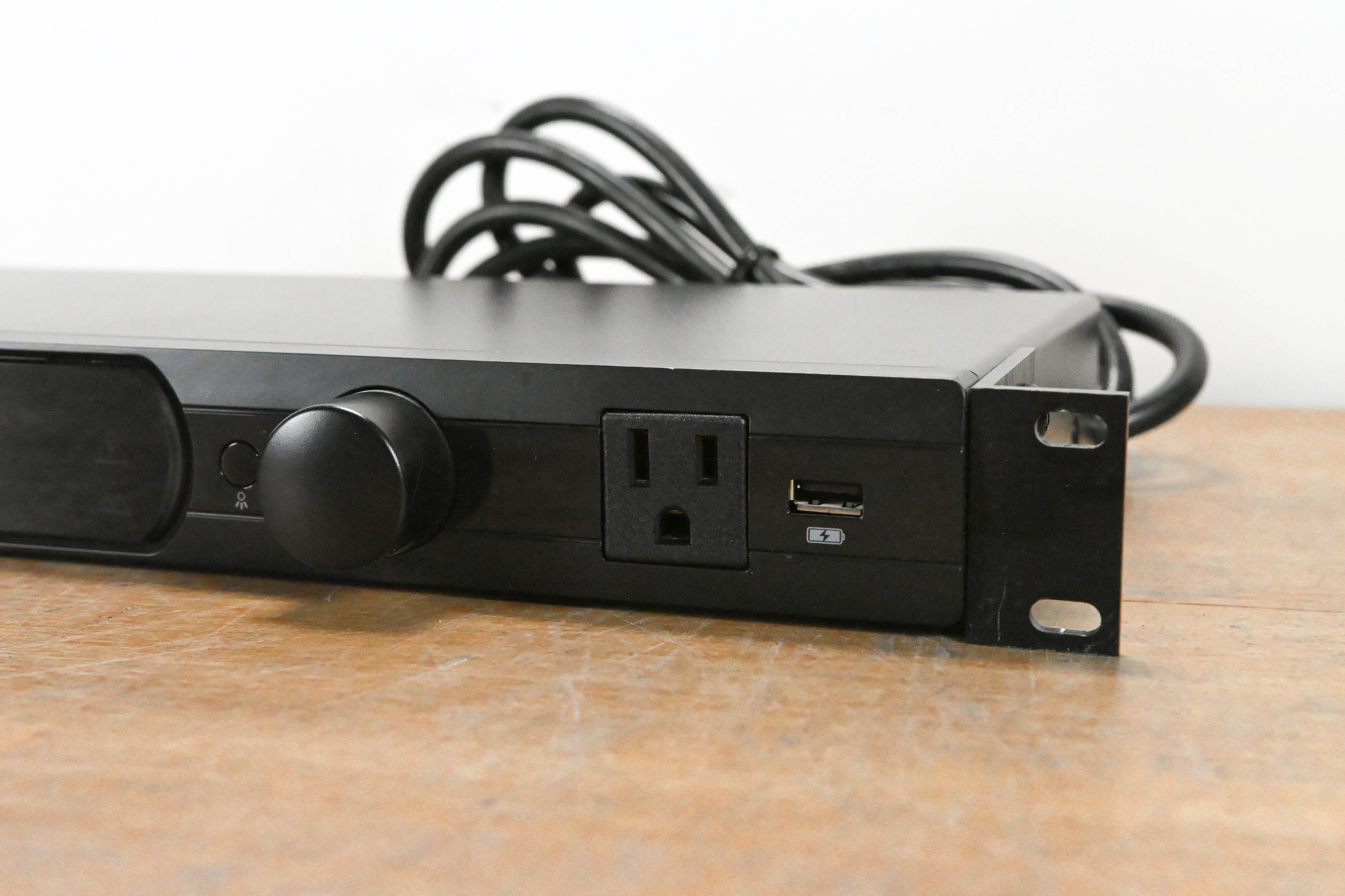 Panamax MR4300 9-Outlet Power Management Conditioner