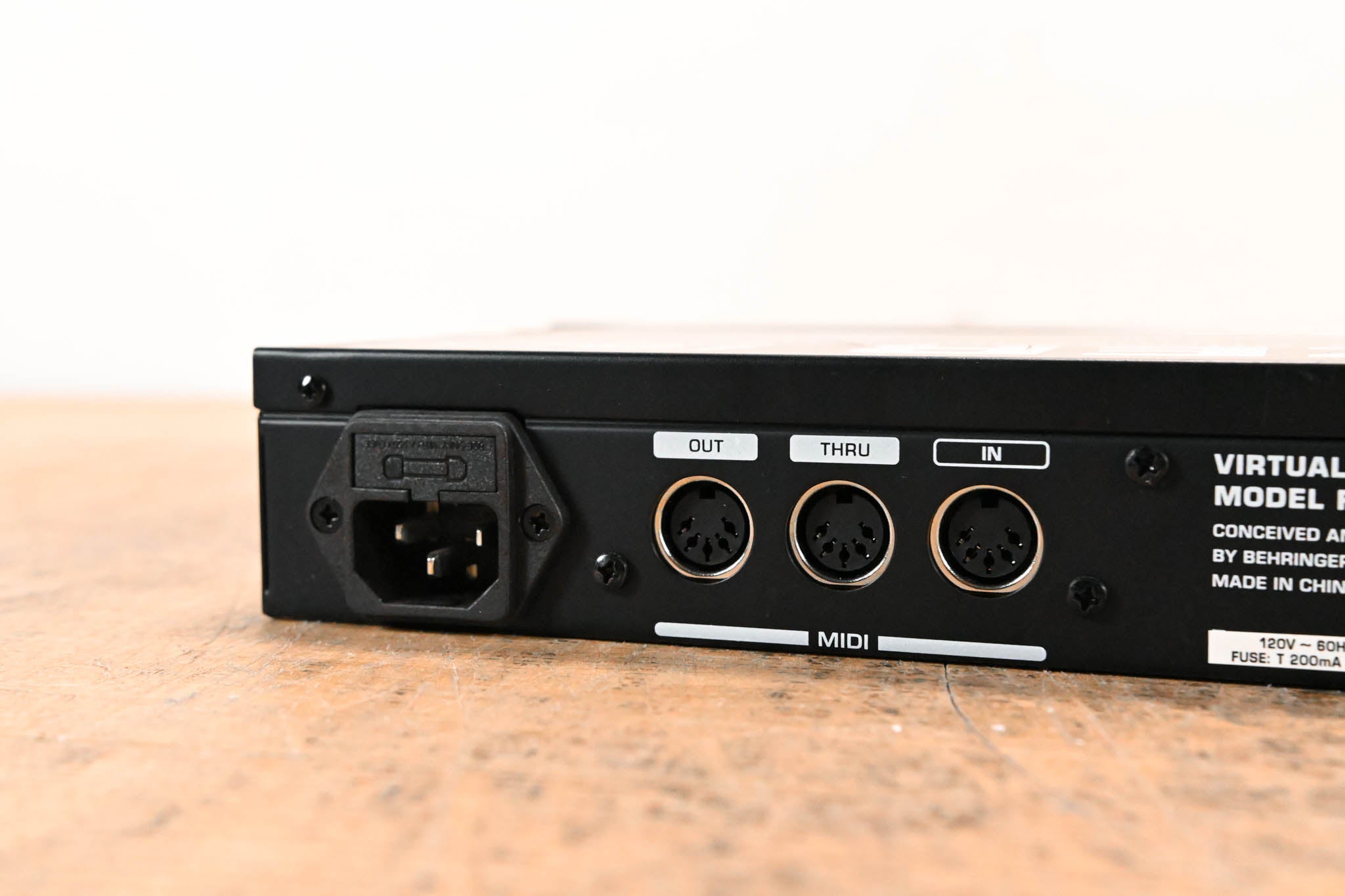 Behringer VIRTUALIZER 3D FX2000 3D Multi-Engine Effects Processor