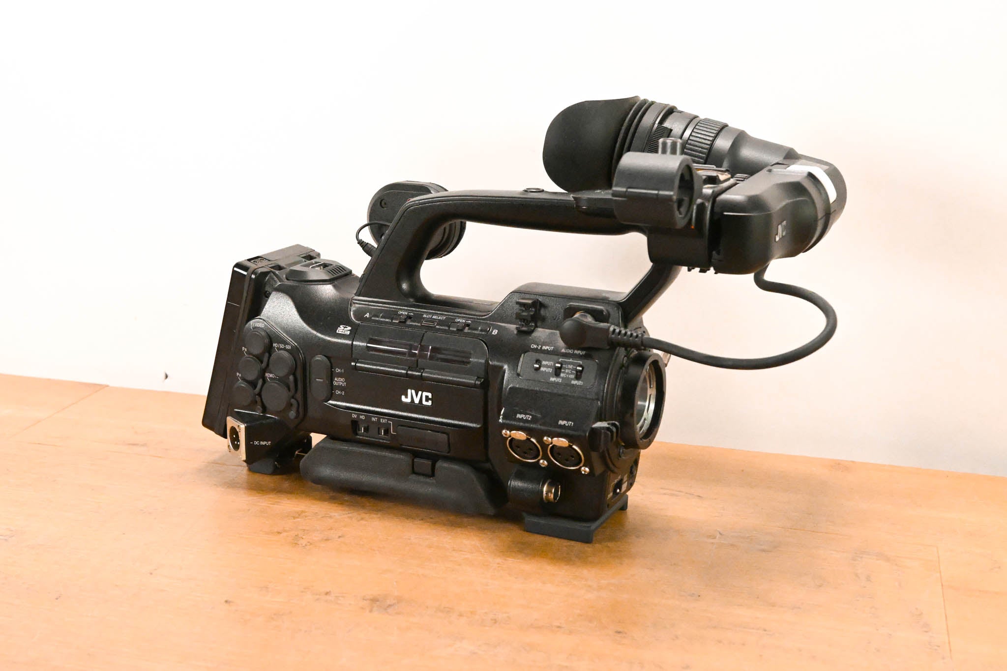 JVC GY-HM700CHU ProHD Compact Shoulder Solid State Camcorder