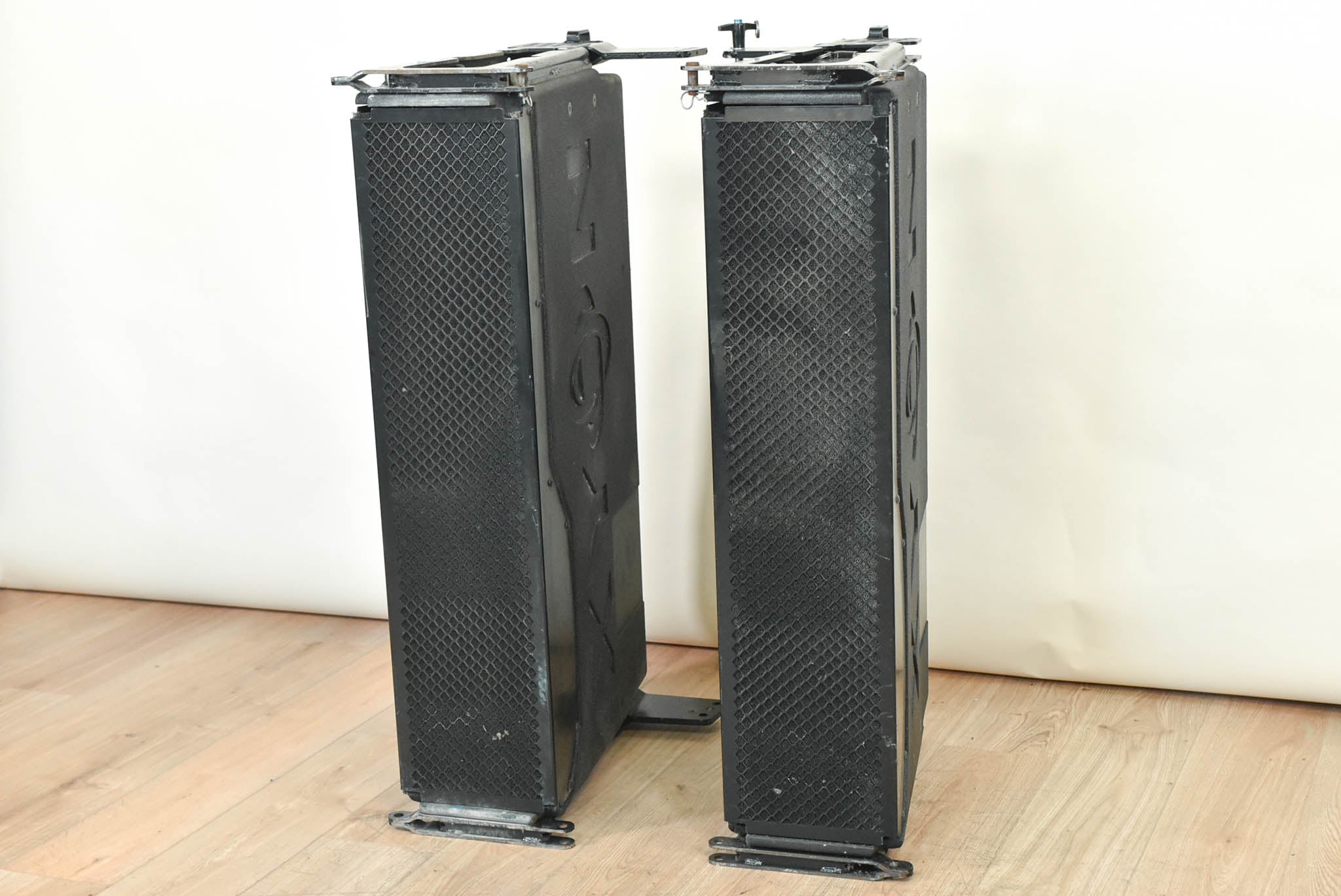 Soundbridge Xyon 7208XY Compact Line-Array Speaker (PAIR)