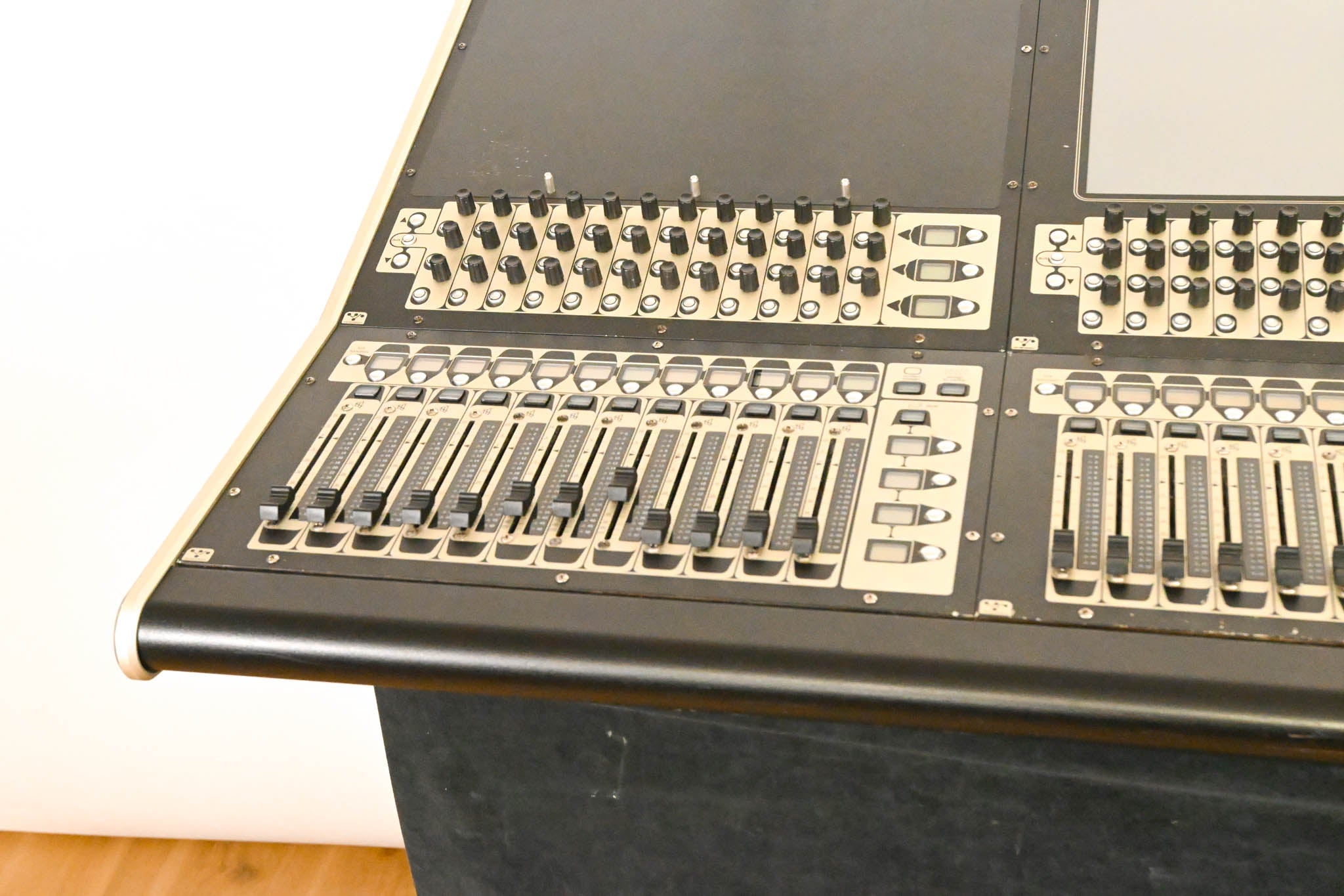 DiGiCo SD8 120-Channel Digital Mixing Console w/ ST Optical