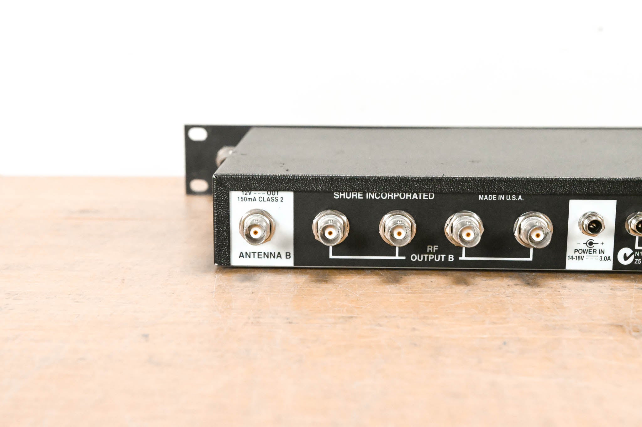 Shure UA844 Antenna Distribution System - 470-900 MHz (NO POWER SUPPLY)