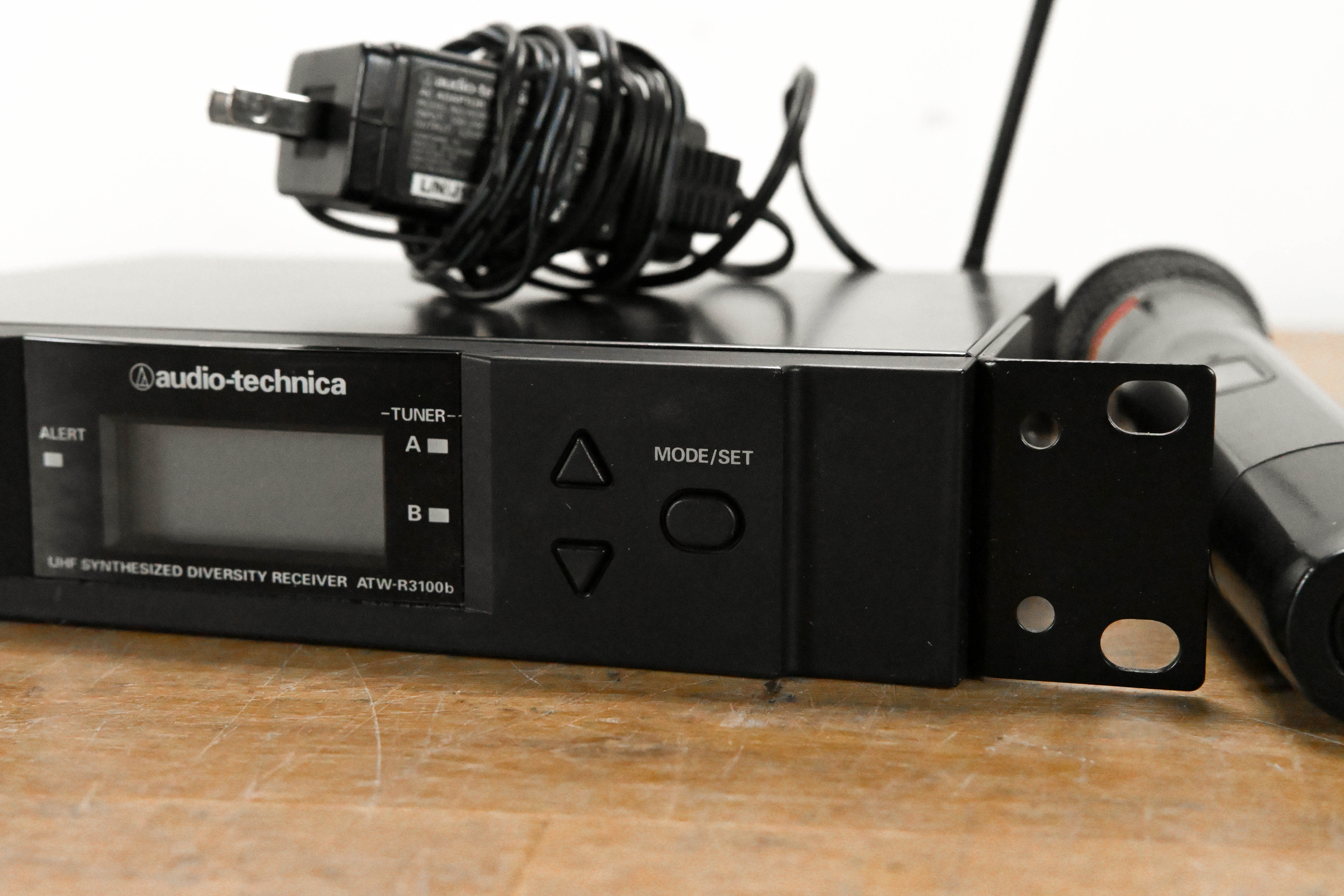 Audio-Technica ATW-R3100bC Receiver w/ ATW-T341bC Mic 541-566 MHz