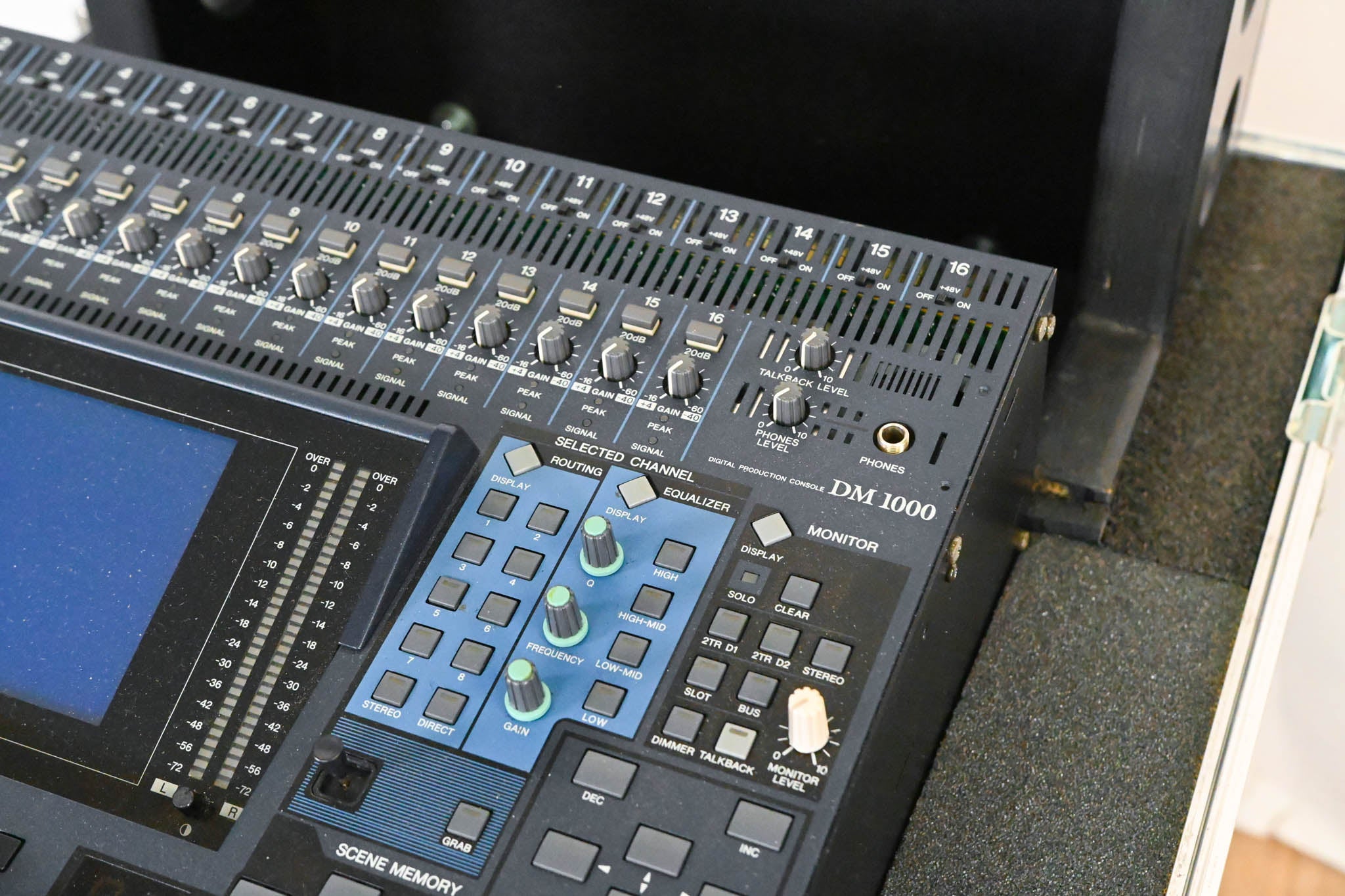 Yamaha DM1000 48-Channel Digital Audio Mixing Console w/ Road Case