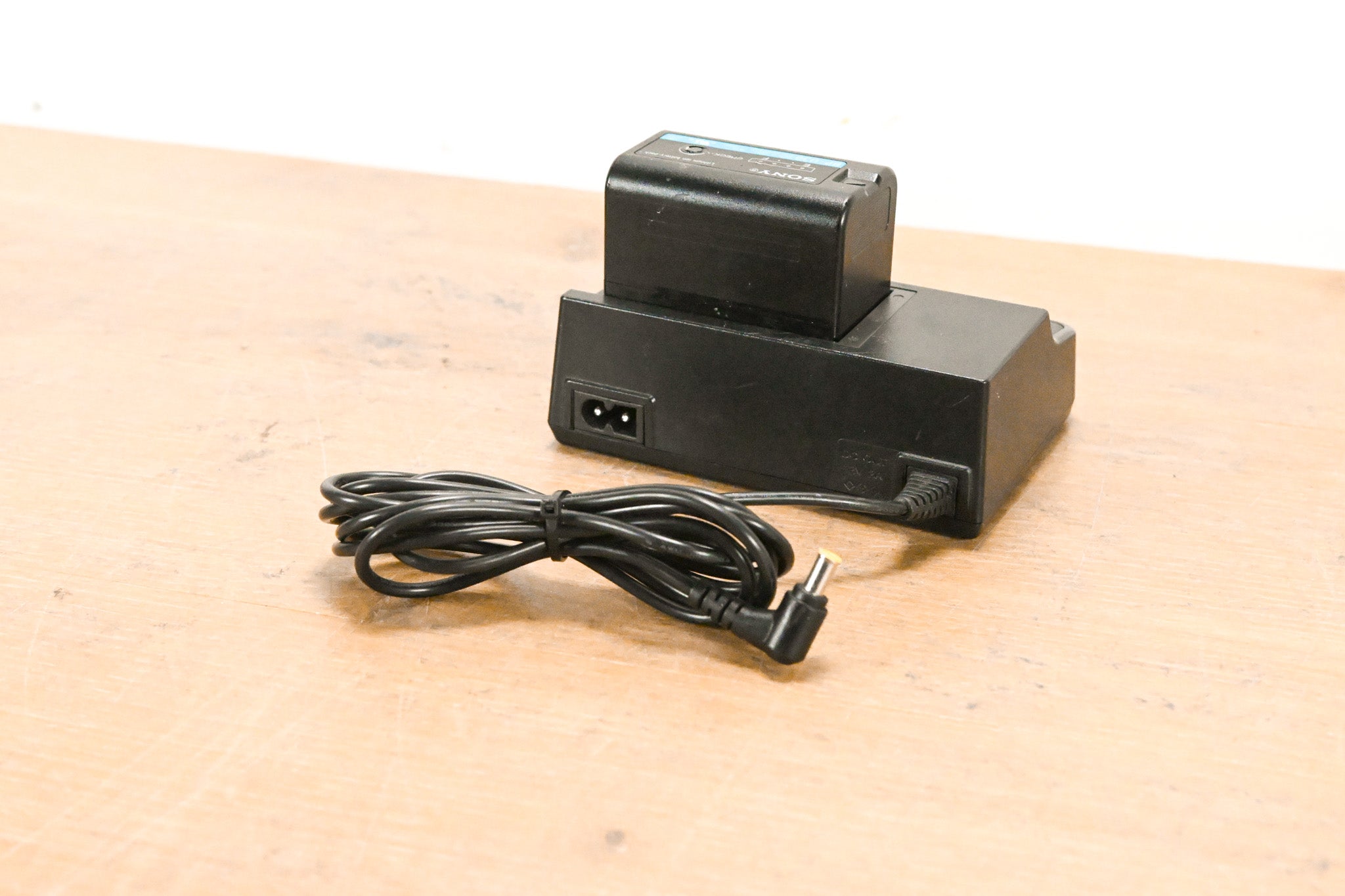 Sony BC-U1 AC Adapter/Charger with BP-U30 Battery (NO POWER SUPPLY)
