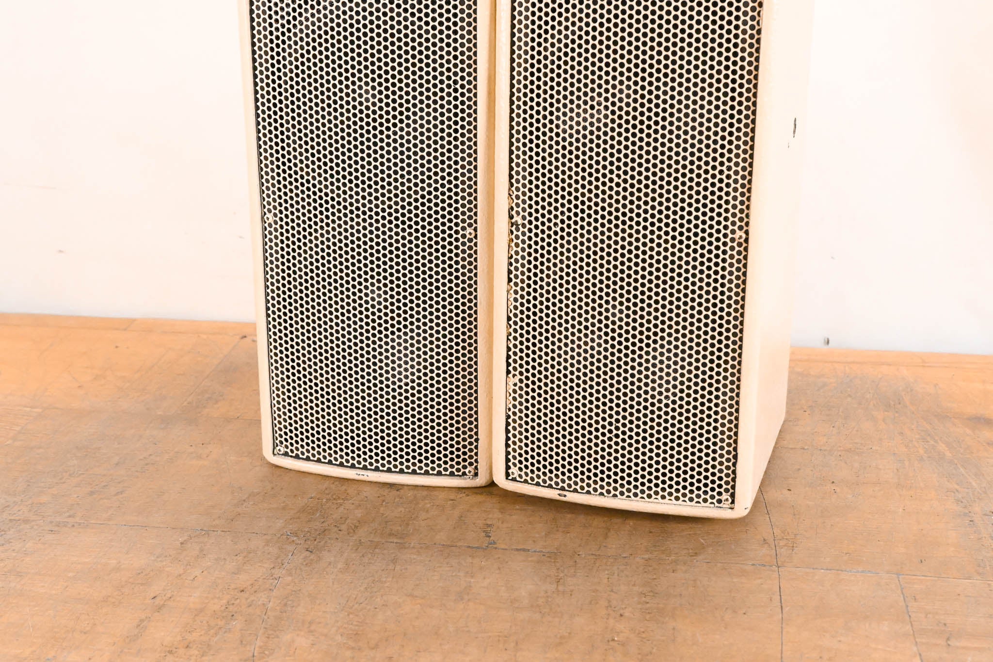 EAW UB52 Two-Way Full-Range Loudspeaker - White (PAIR)