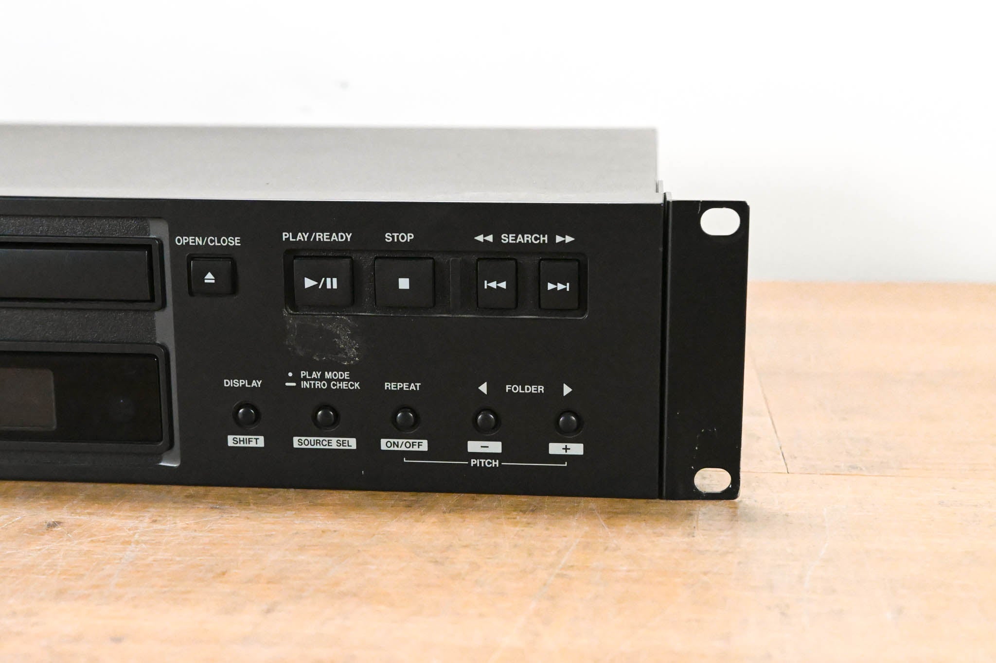 TASCAM CD-200i Rackmountable CD Player with iPod Dock