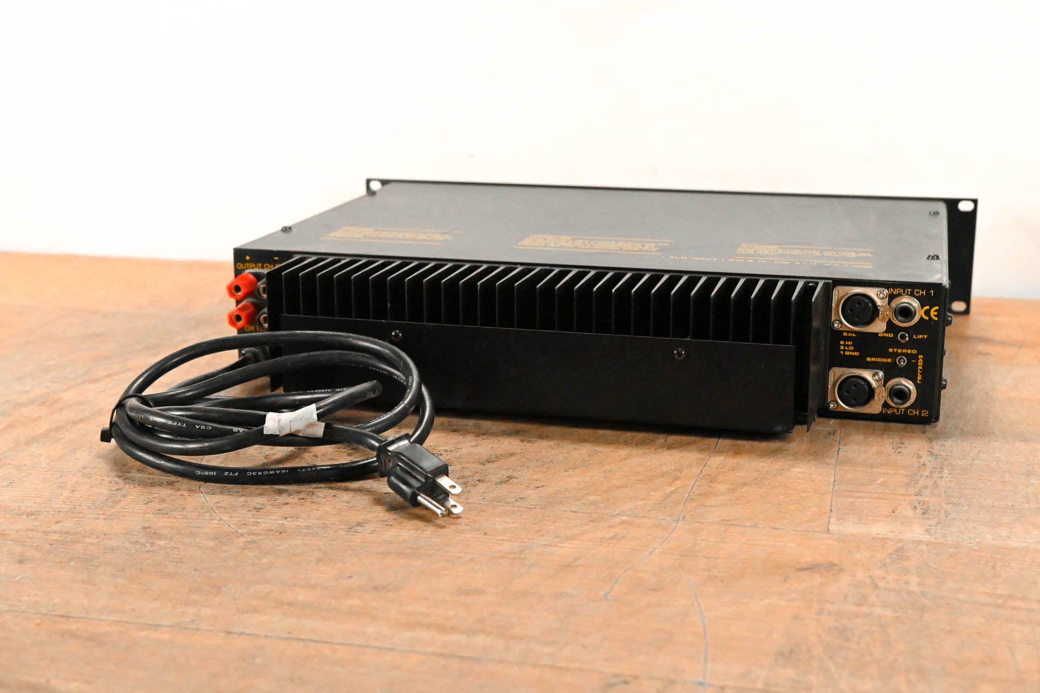 AB International 1650 2-Channel Power Amplifier