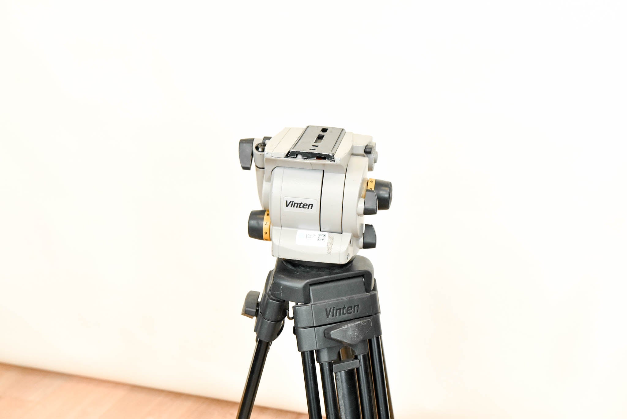 Vinten Vision 100 Fluid Head with Aluminum Tripod