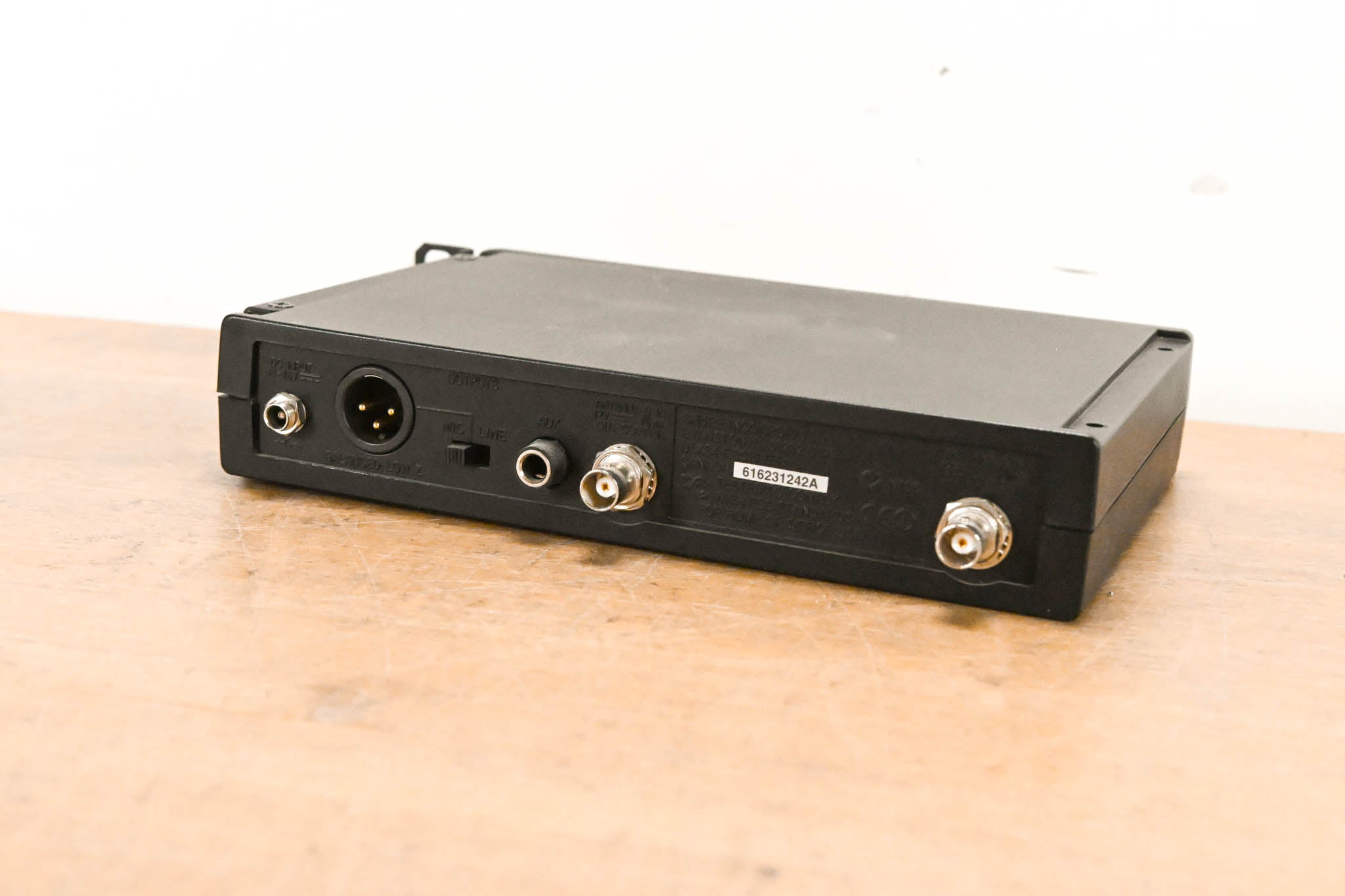 Shure ULXS4 Wireless Receiver - M1 Band: 662-698 MHz (NO POWER SUPPLY)