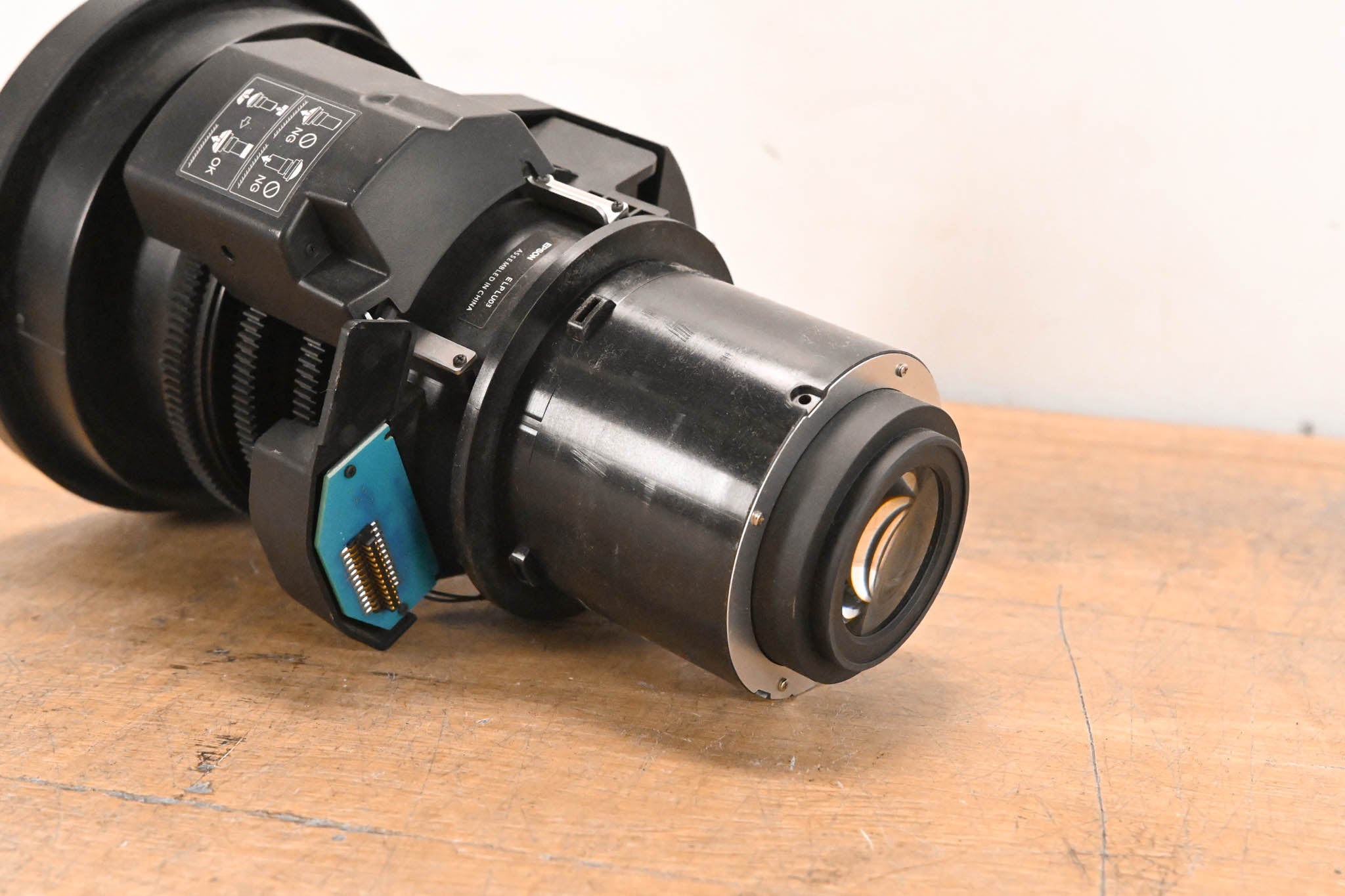 Epson ELPLU03 Wide Short Throw Zoom Lens #1