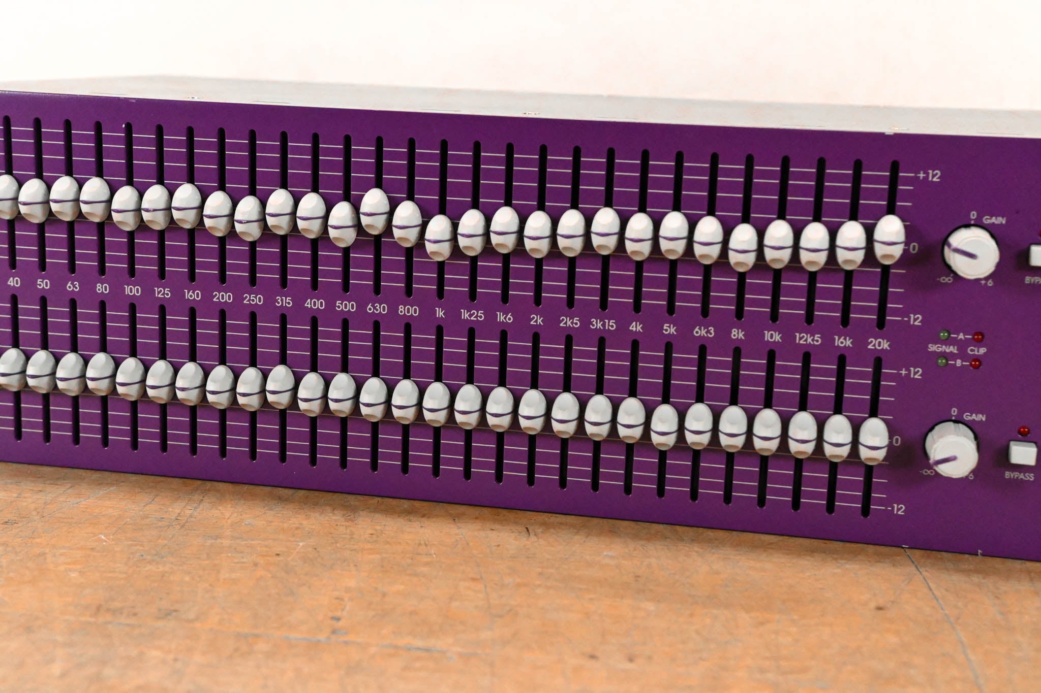 Klark Teknik SQ1G Square ONE Graphic 2-Channel 30-Band Graphic Equalizer