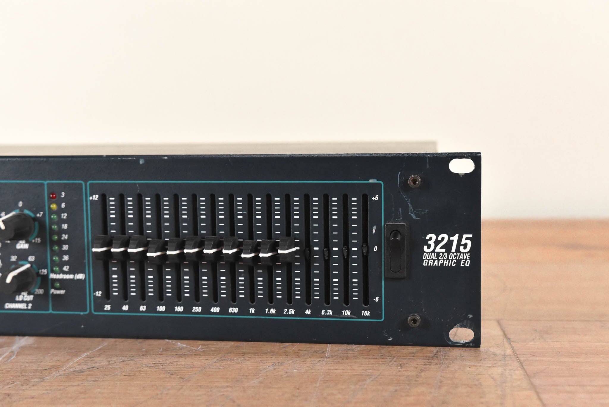 dbx 3215 Dual-Channel 2/3 Octave 15-Band Equalizer