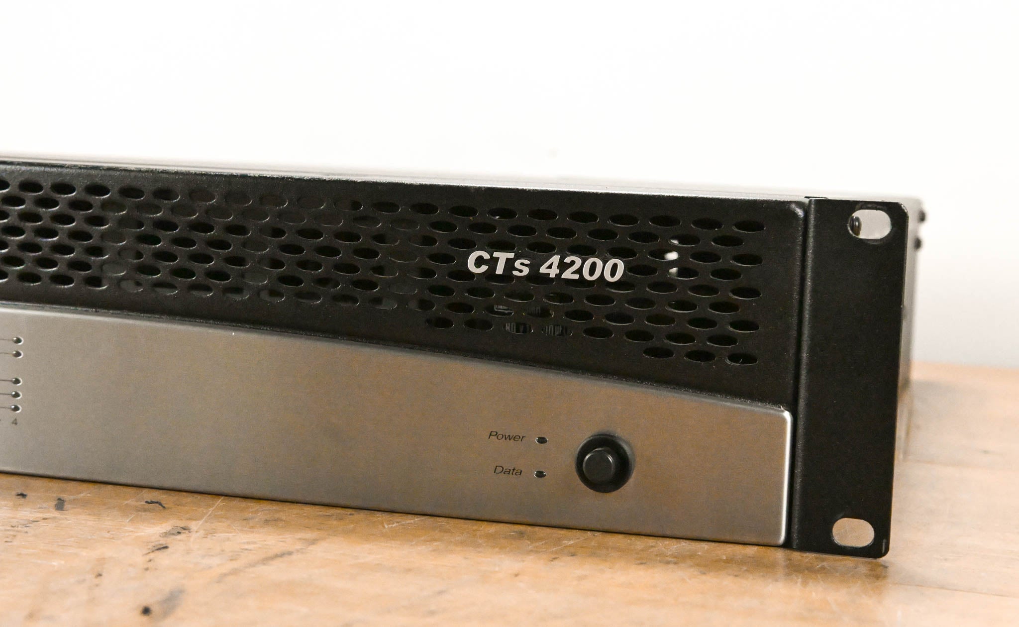 Crown CTs 4200 Four-Channel, 260W Power Amplifier