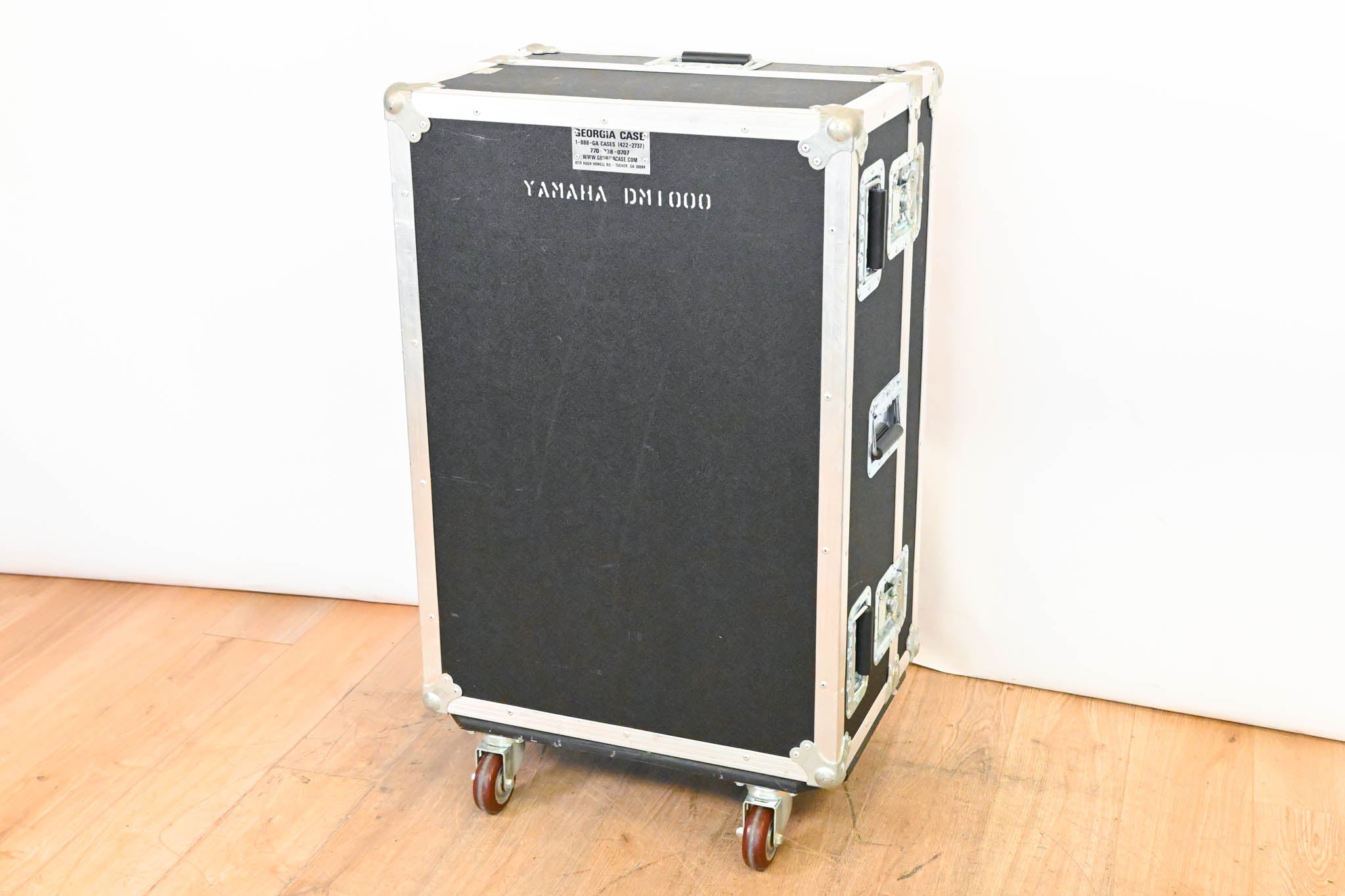 Yamaha DM1000 48-Channel Digital Audio Mixing Console w/ Road Case