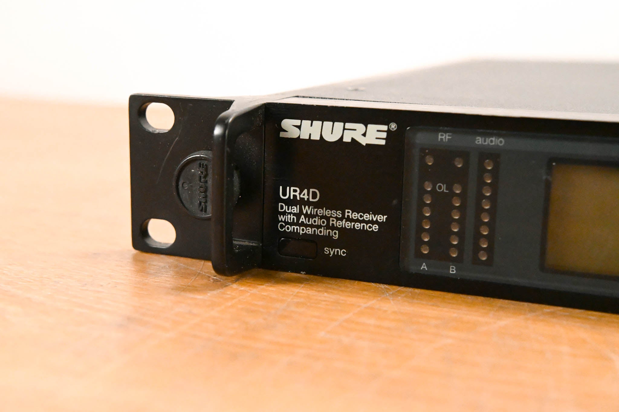 Shure UR4D Dual-Channel UHF Wireless Receiver - H4 Band: 518-578 MHz
