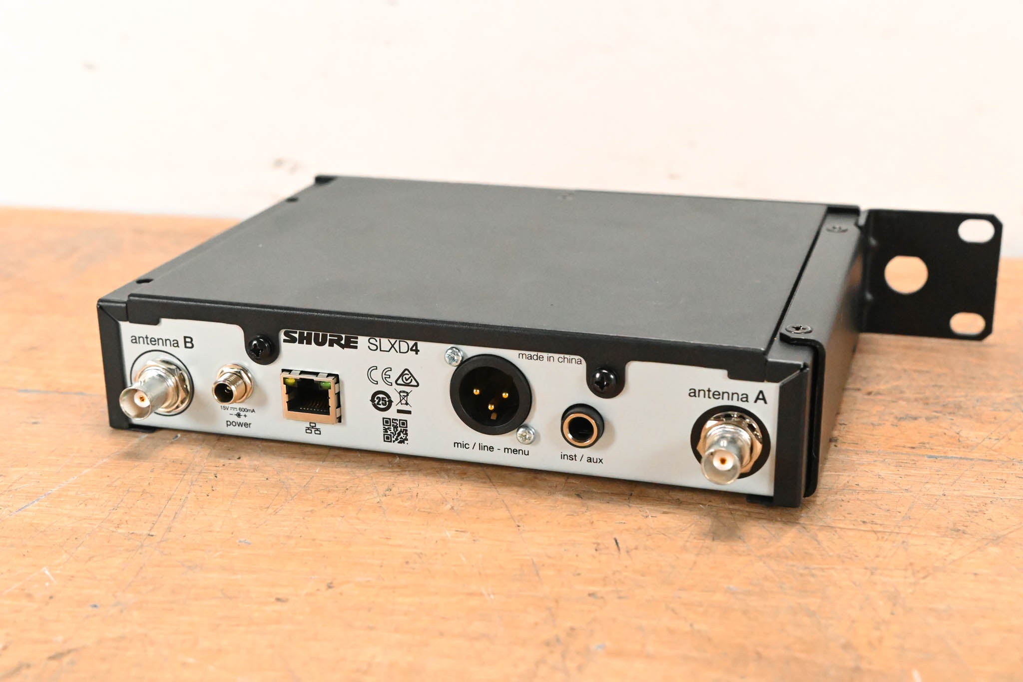 Shure SLXD4 Wireless Receiver - J52 Band: 558-602 / 614-616 MHz (NO PSU)