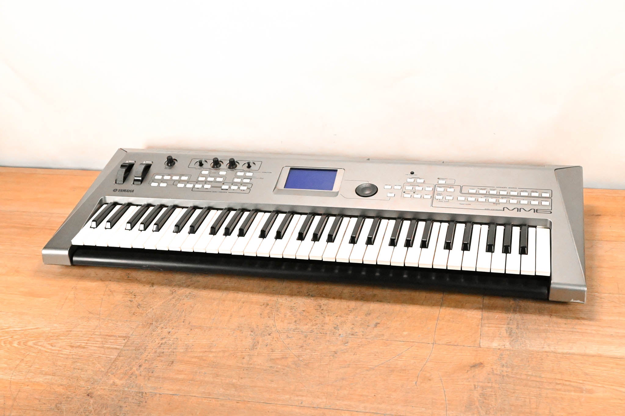 Yamaha MM6 61-Key Synthesizer Keyboard (NO POWER SUPPLY)