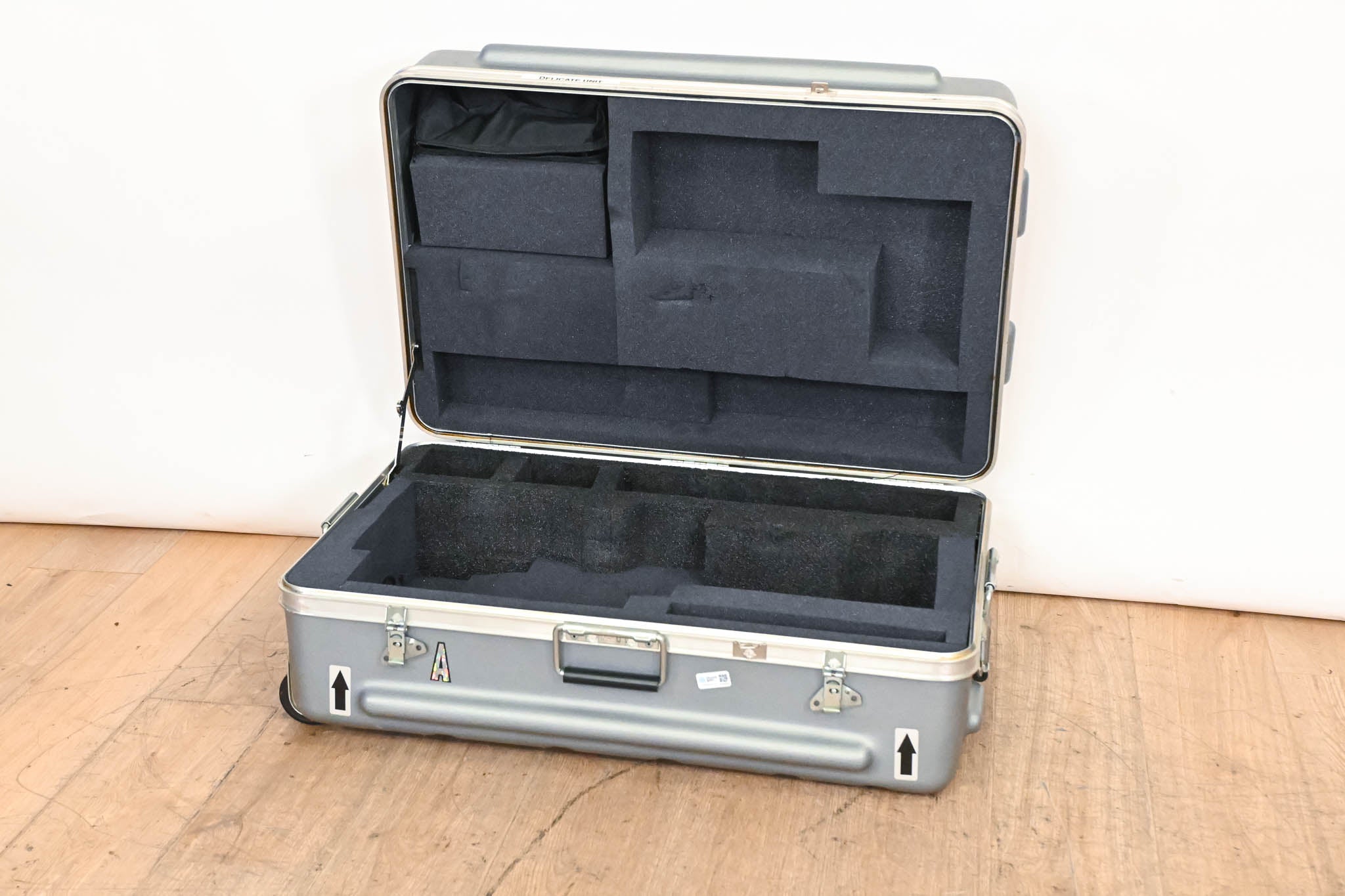 Ikegami Thermodyne Camera Case - Interior Dimensions 31" x 20" x 12"