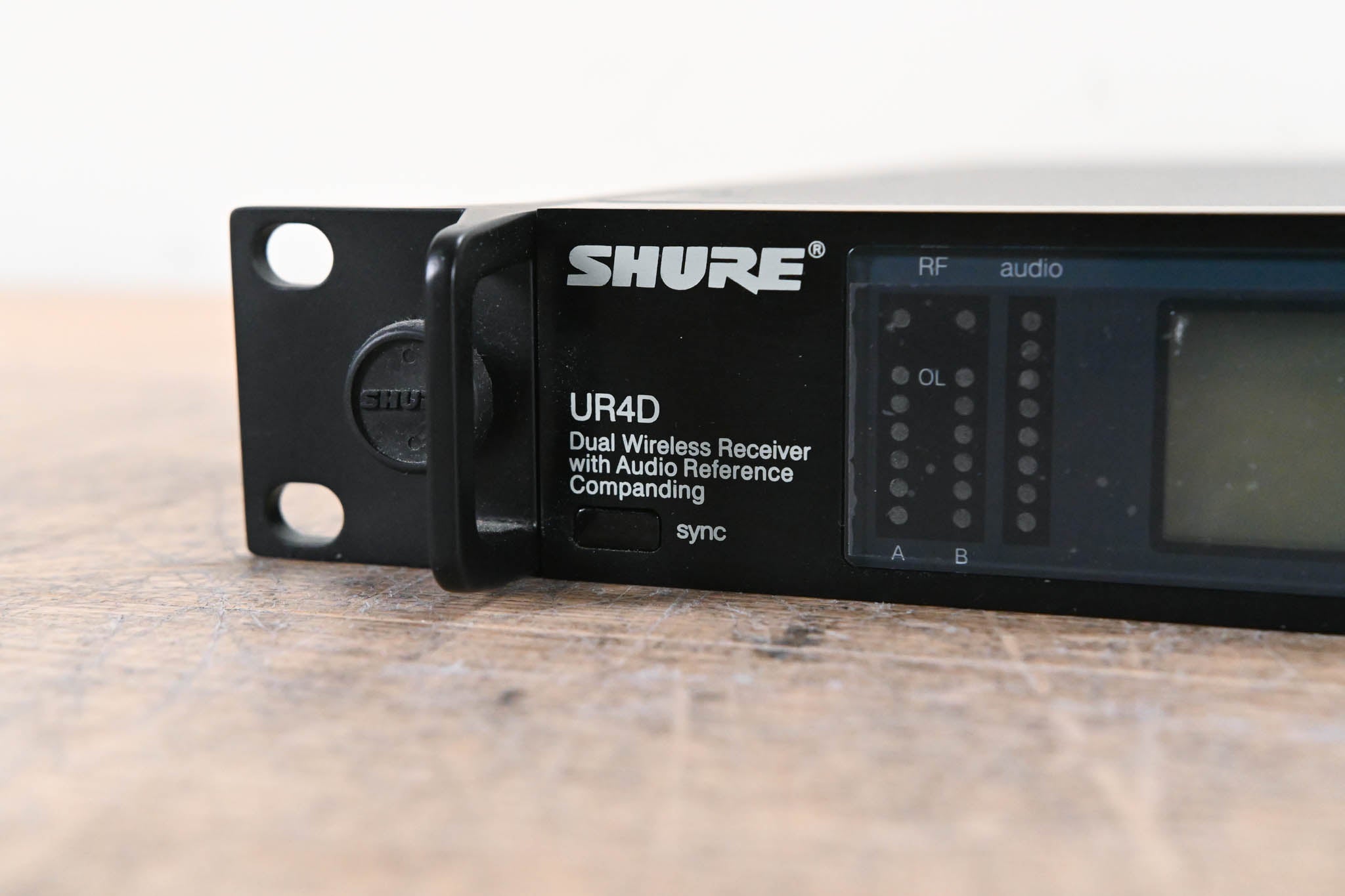 Shure UR4D Dual Wireless Receiver - H4 Band: 518-578 MHz