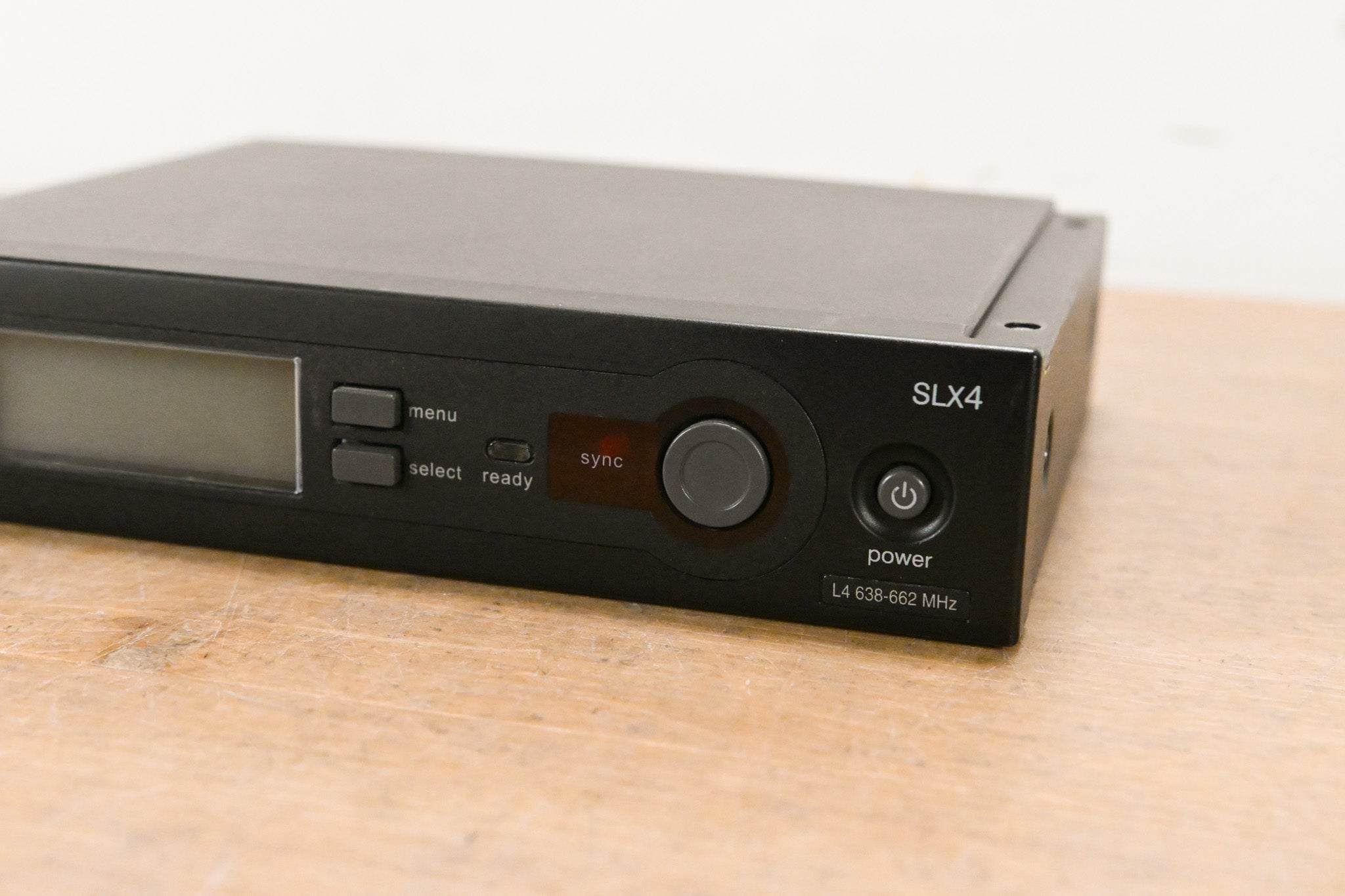 Shure SLX4 Wireless Receiver - L4 Band: 638-662 MHz (NO POWER SUPPLY)