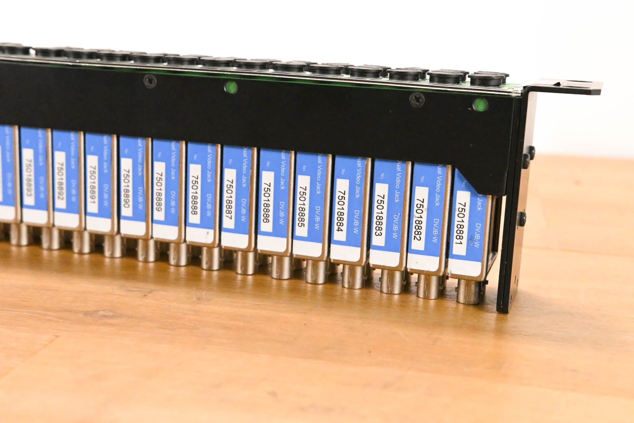 Canare 26DV 1U Video Patch Bay w/ DVJB-W 75Ω 3G/SDI Modules