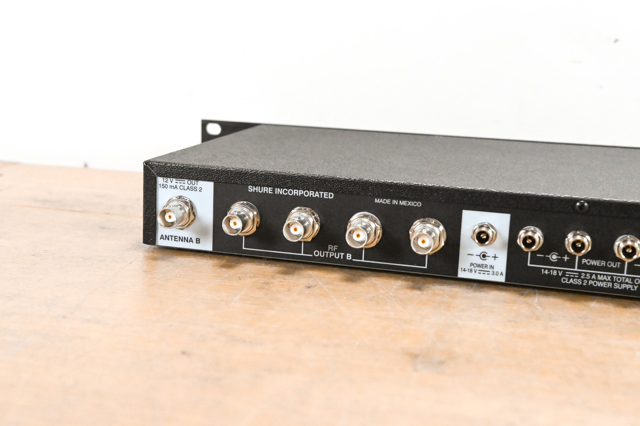 Shure UA844SWB Antenna Distribution System - 470-952 MHz (NO PSU)