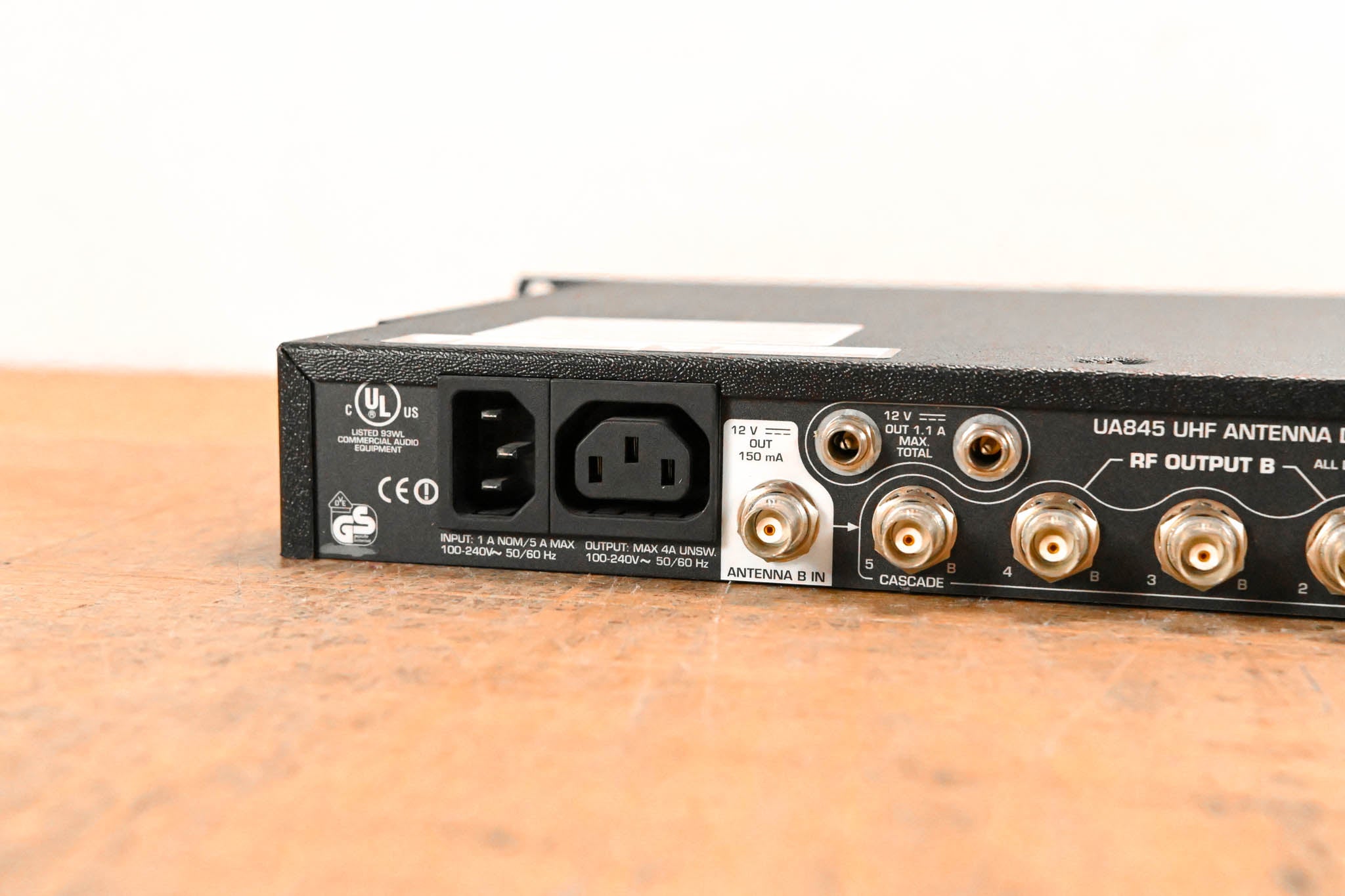 Shure UA845-UB UHF Antenna Distribution System - 692-716 MHz