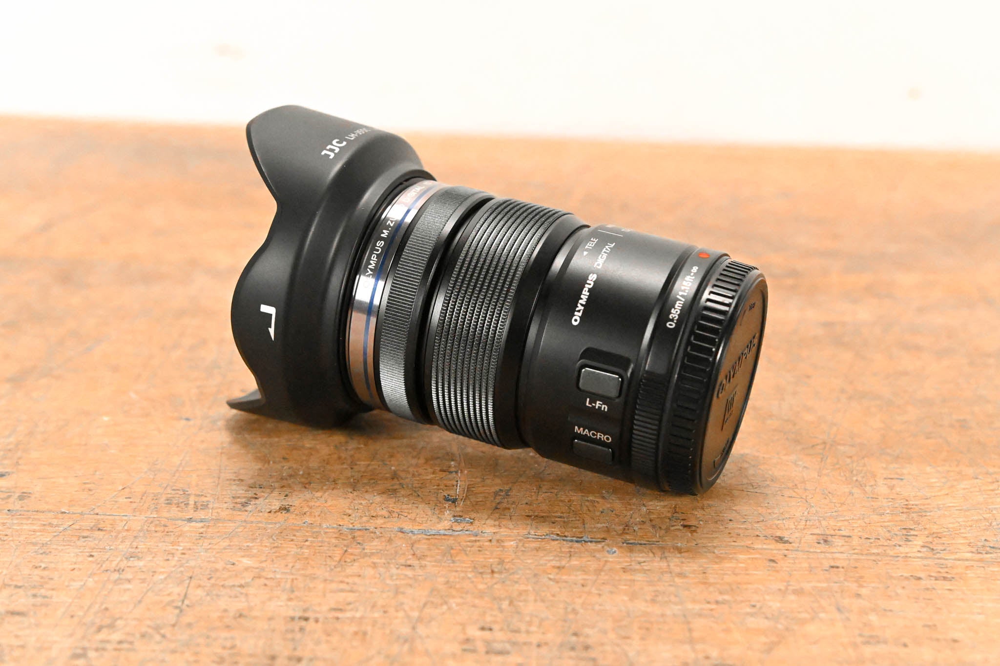 Olympus M.Zuiko Digital ED 12-50mm f3.5-6.3 EZ w/ JJC LH-J55C Lens Hood