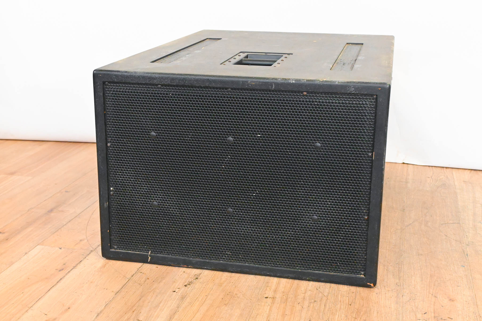 EAW SB1000e Dual 18-inch Passive Subwoofer