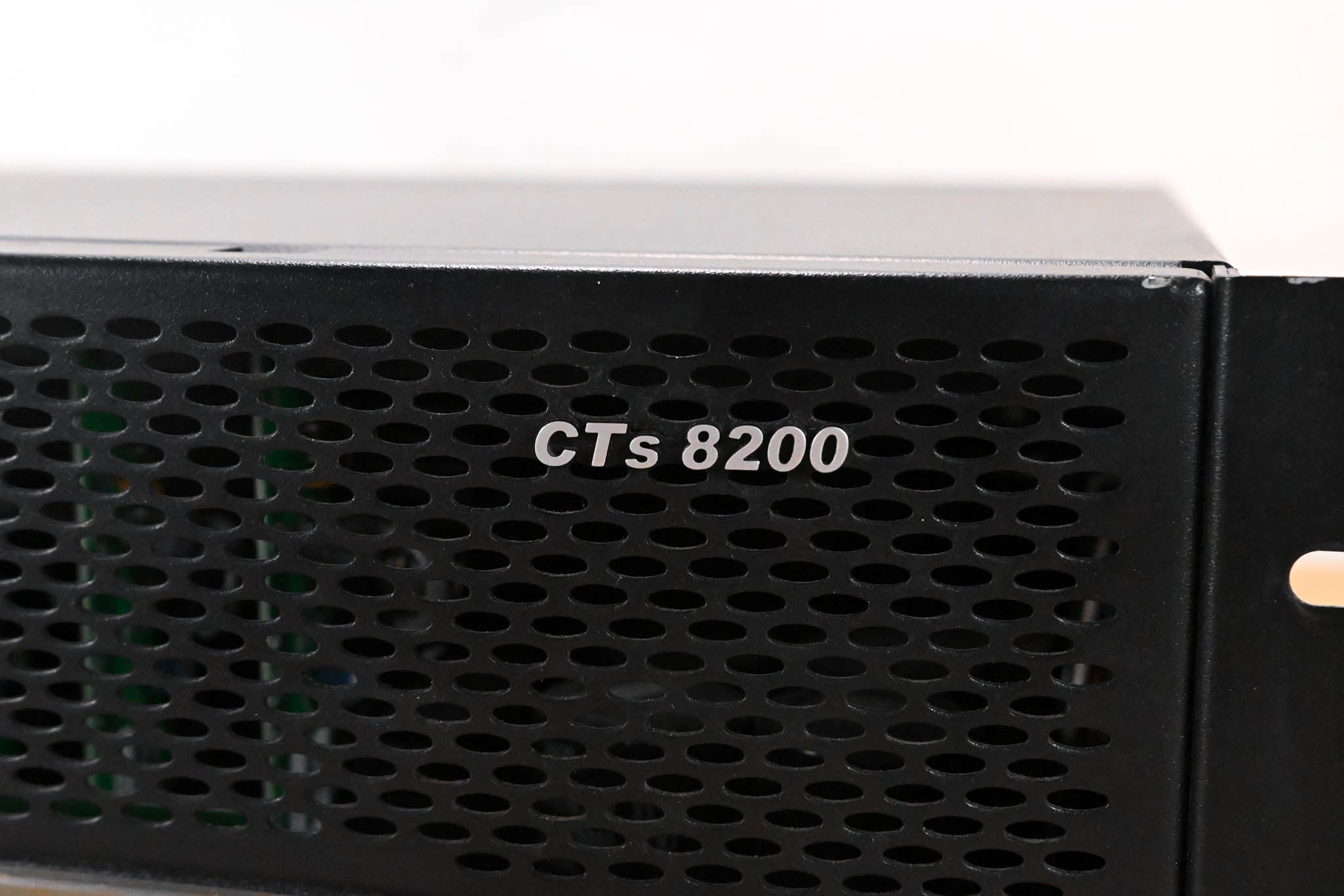 Crown CTs 8200 200W 8-Channel Power Amplifier