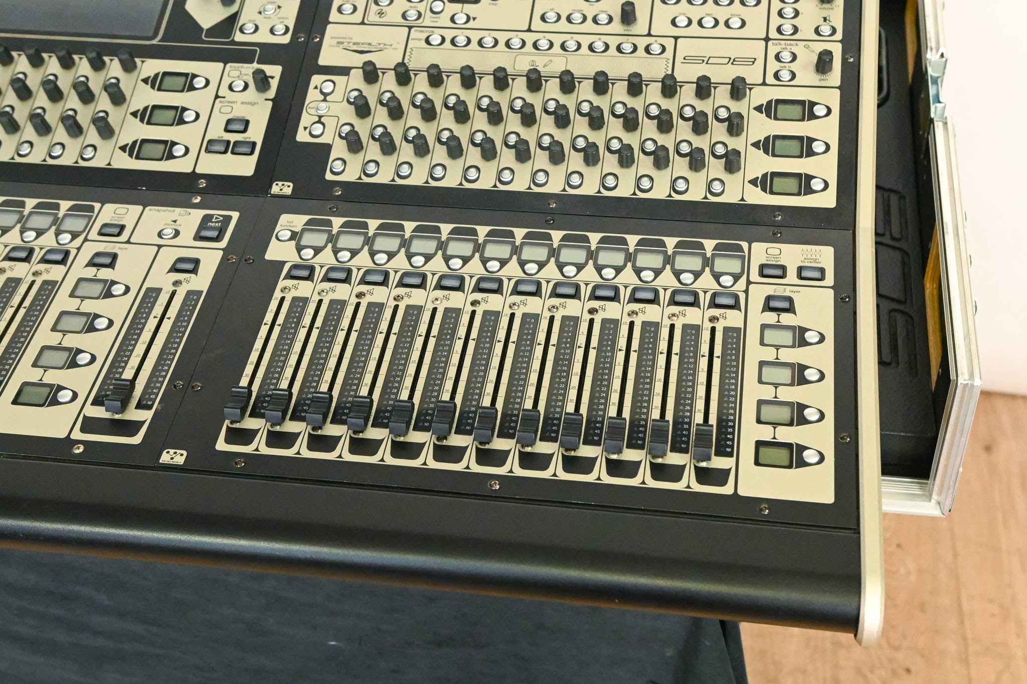 DiGiCo SD8 120-Channel Digital Mixing Console with Road Case