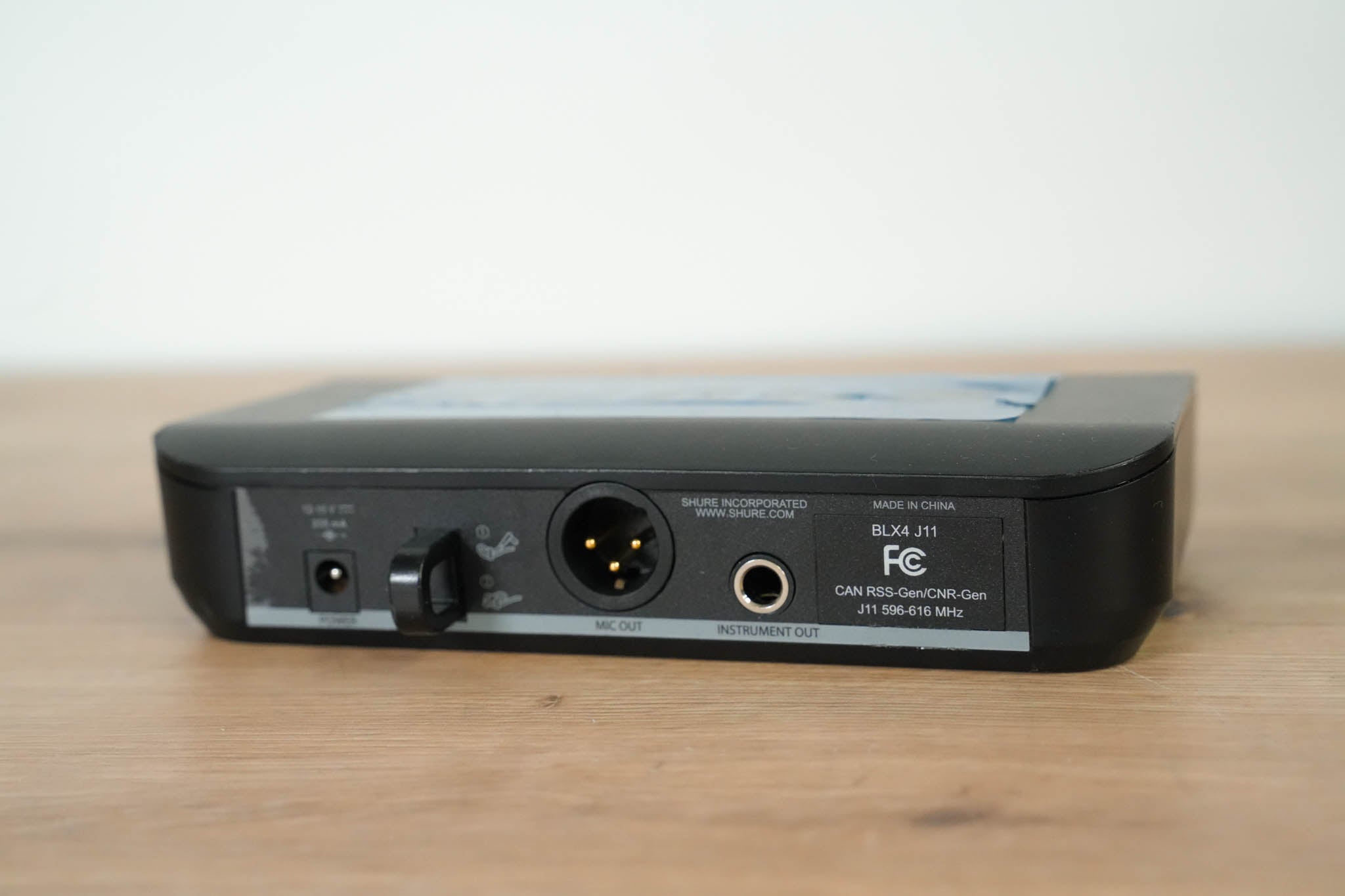 Shure BLX4 Wireless Receiver - J11 Band: 596-616 MHz (NO POWER SUPPLY)