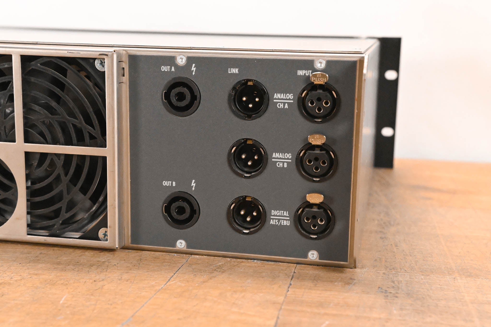 d&b audiotechnik D12 Dual-Channel Power Amplifier