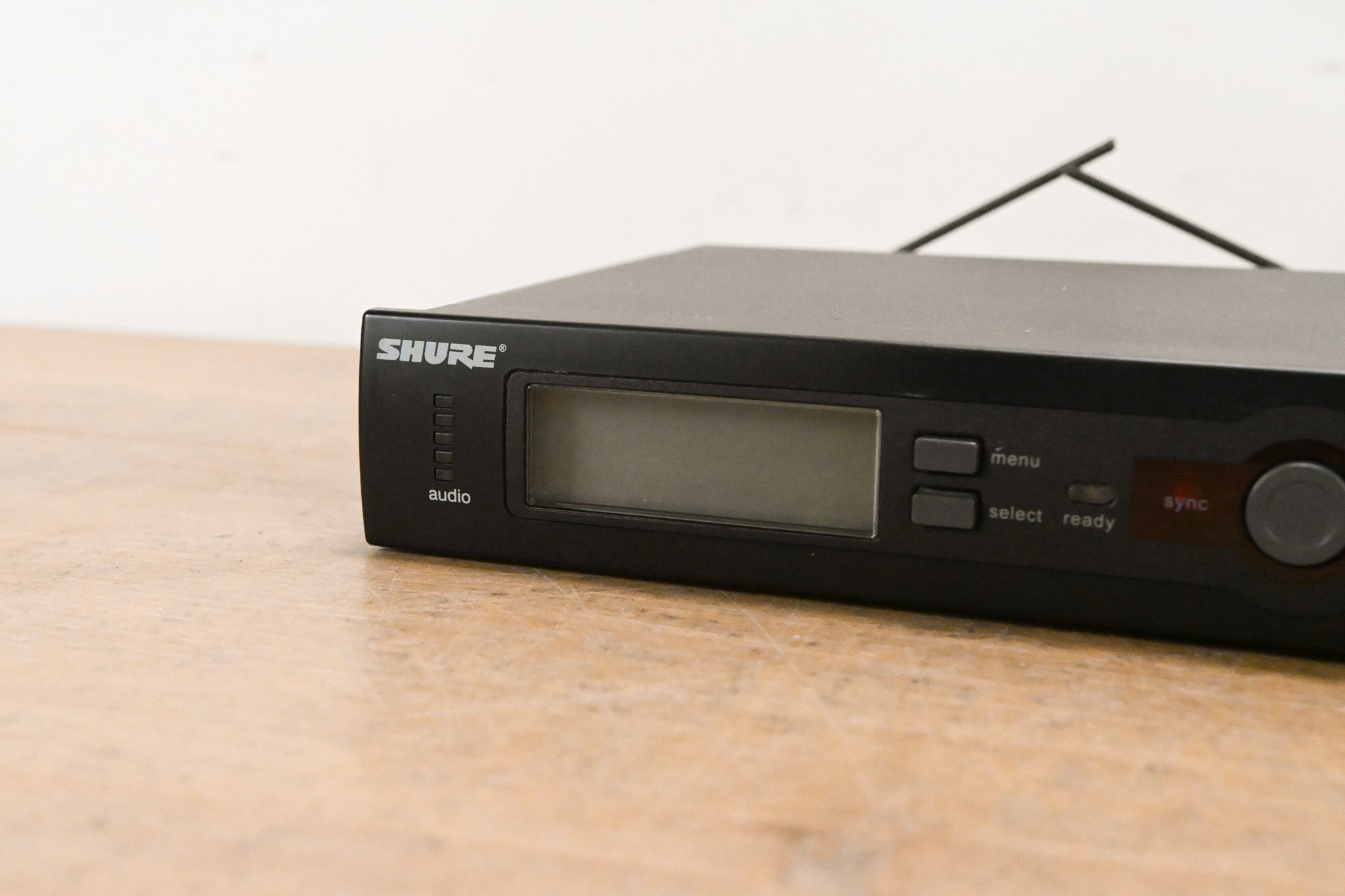 Shure SLX4 Wireless Receiver - L4 Band: 638-662 MHz (NO POWER SUPPLY)