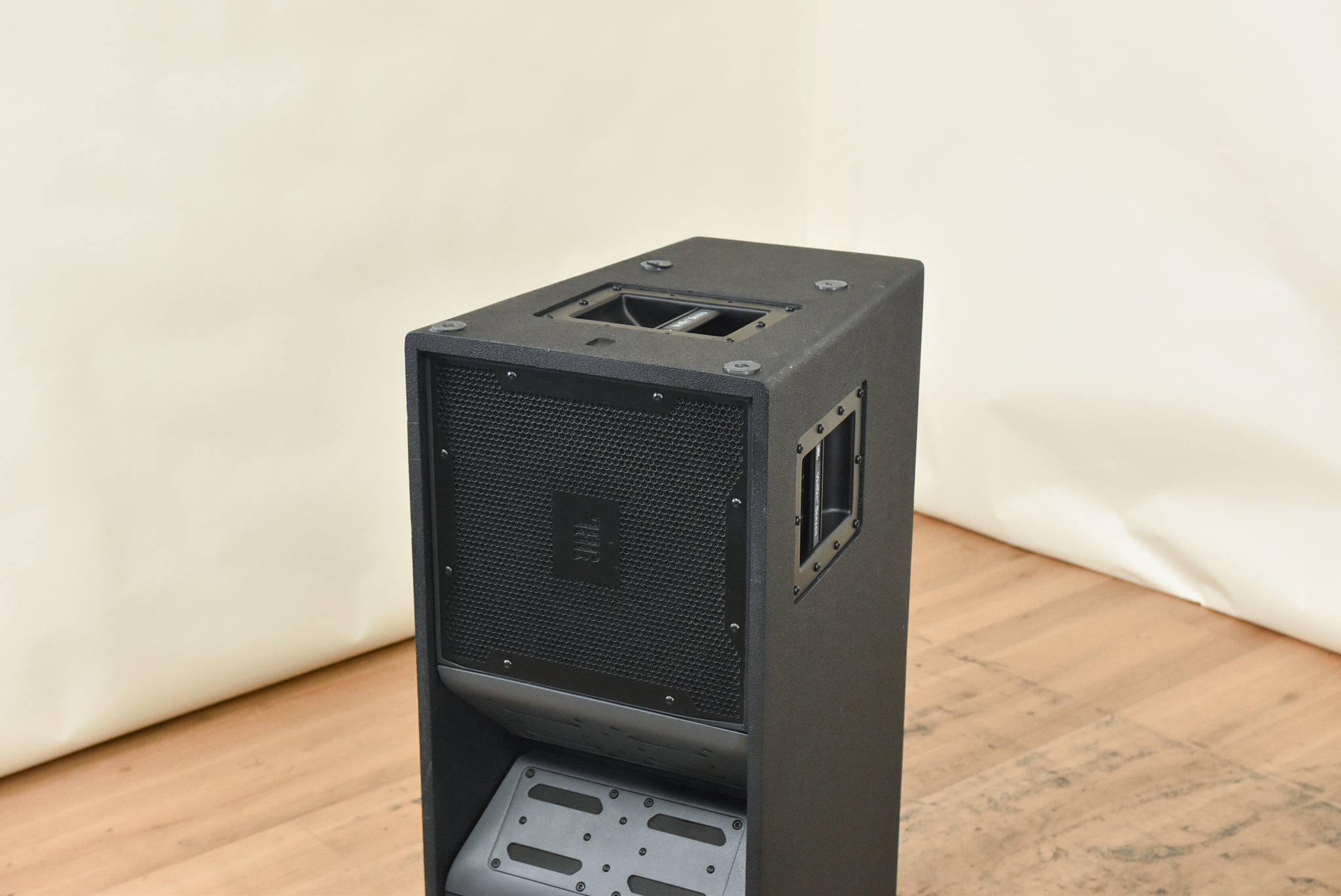 JBL VT4888DP-DA Powered 3-Way Line Array Speaker