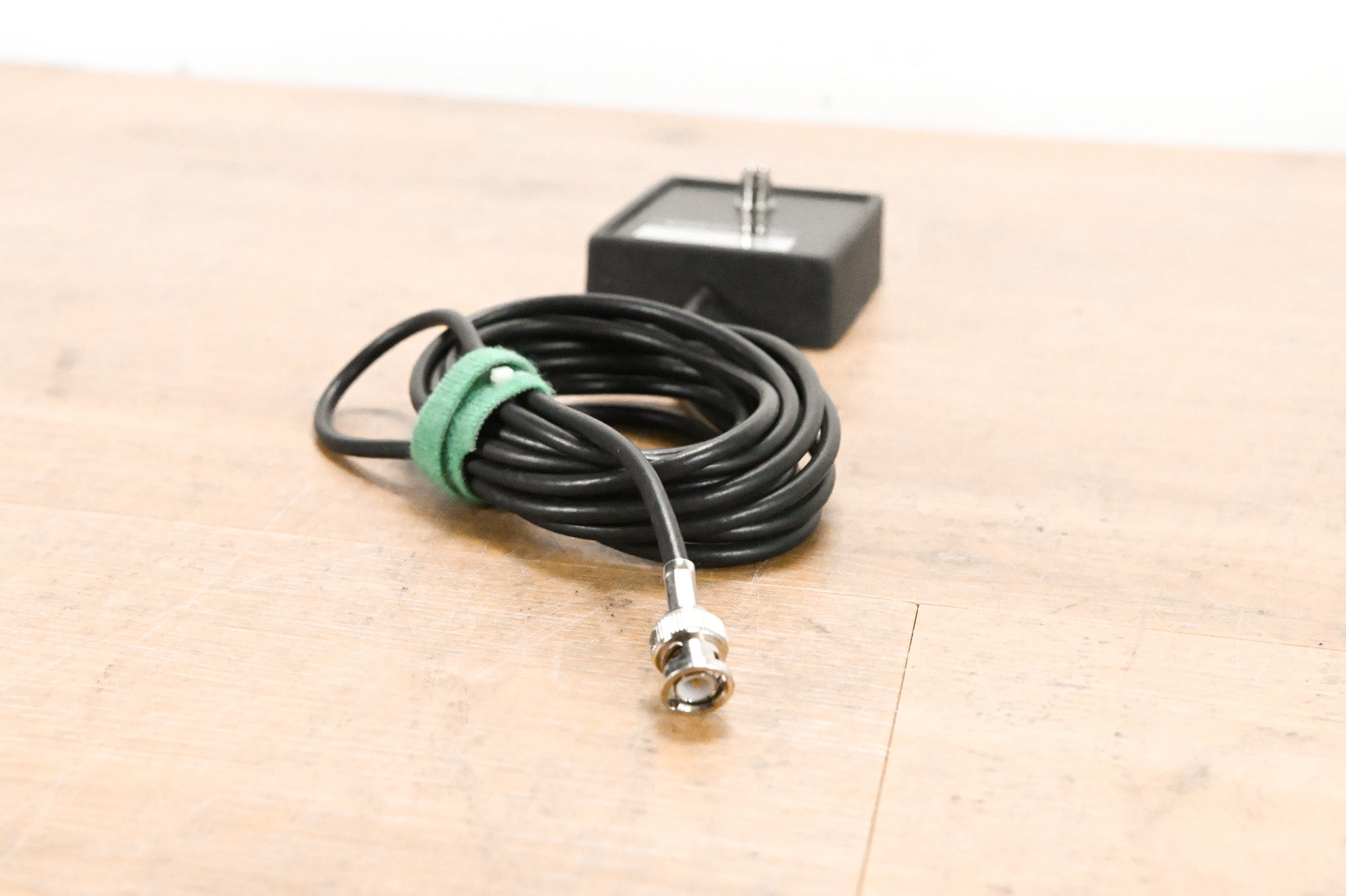 Radiall / Larsen BNC-BNC Magnet Mount