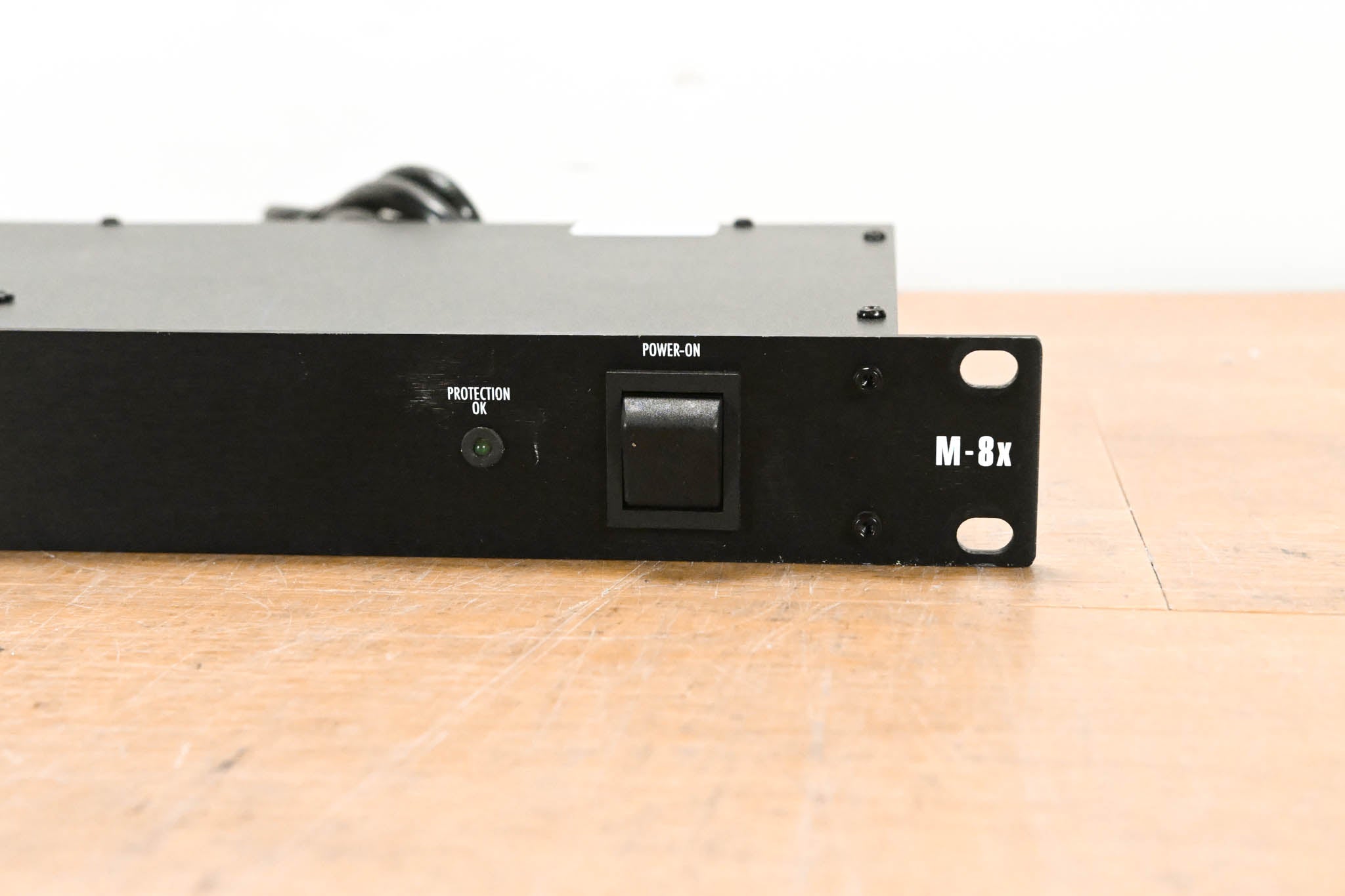 Furman M-8x 15A Power Conditioner
