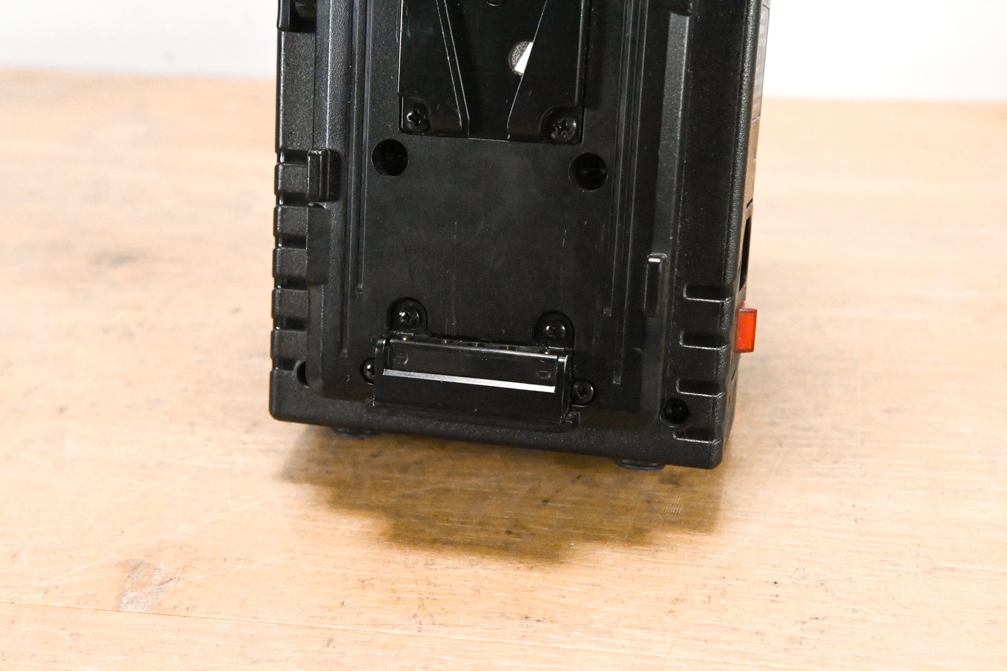 Core SWX GP-X2S Simultaneous Dual V-Mount Charger w/ one Battery