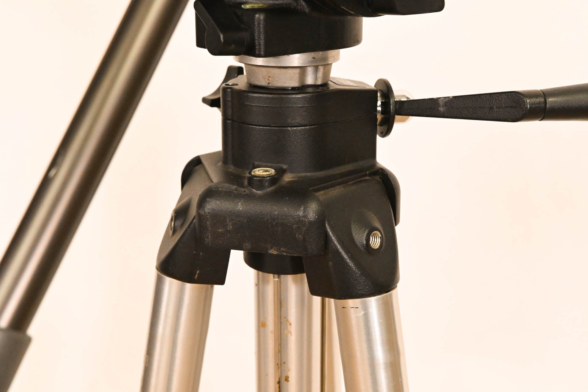 Manfrotto/Bogen 3068 Video Tripod with 3066 Fluid Head