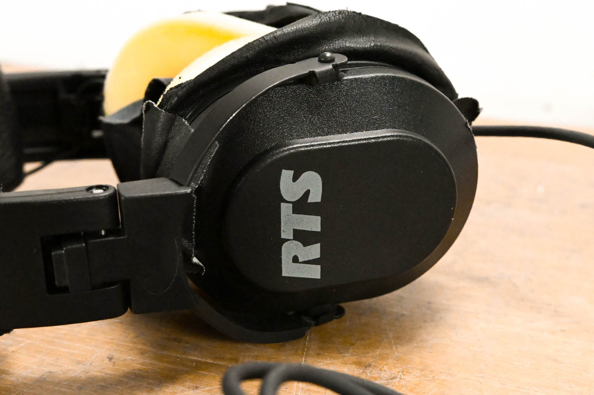 RTS HR-2 A5M Dual-Sided Full-Cushion Medium-Weight Intercom Headset