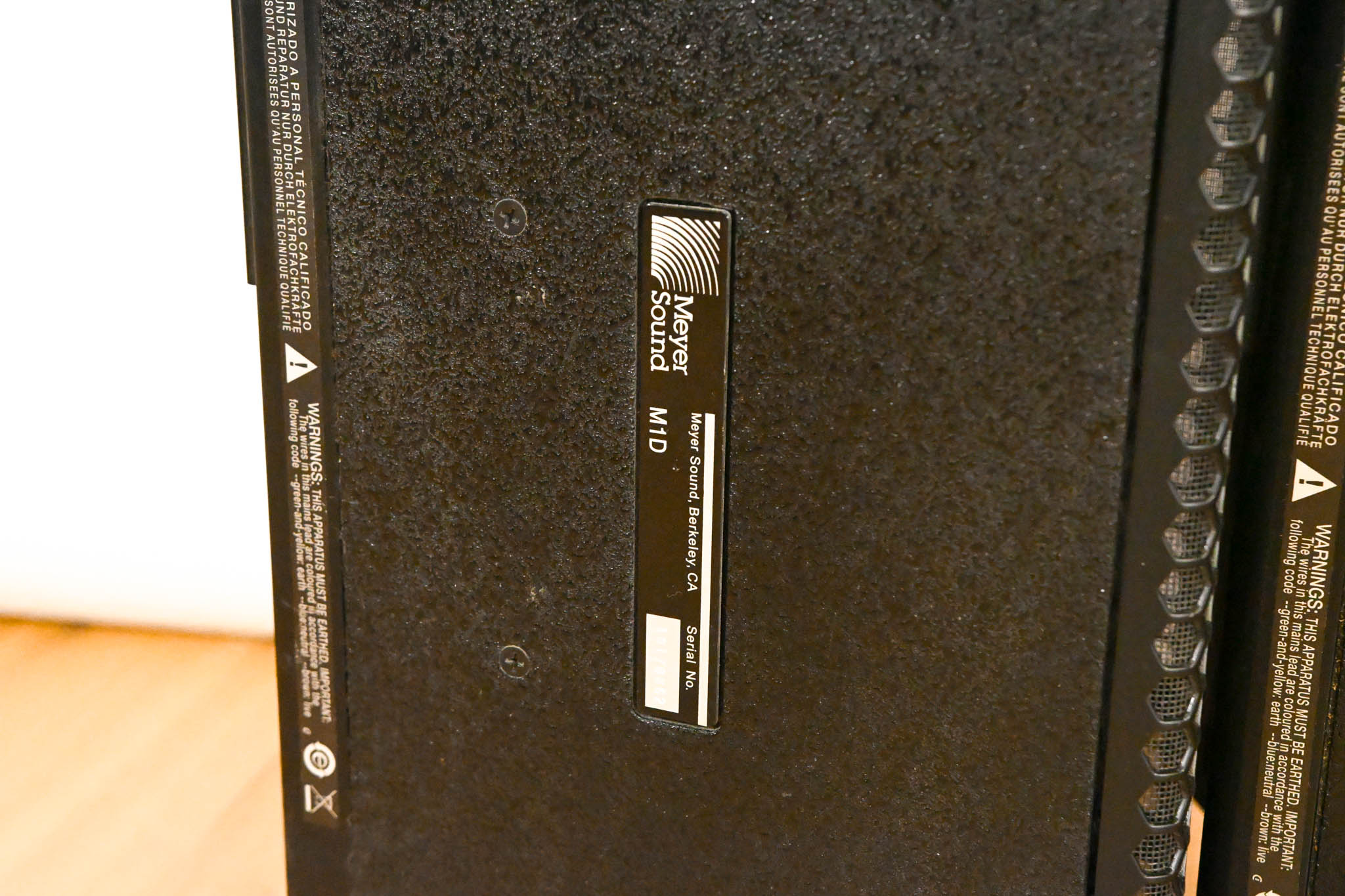 Meyer Sound M1D Ultra-Compact Curvilinear Array Loudspeaker (PAIR)