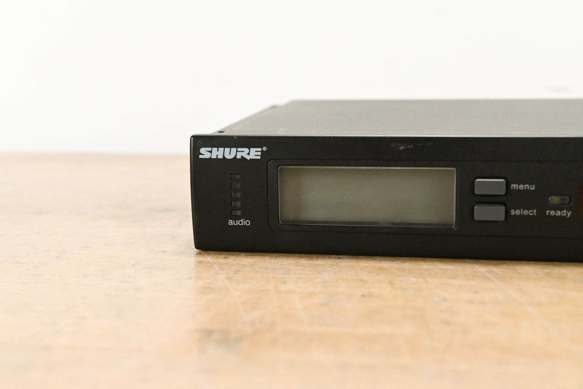 Shure SLX4 Wireless Receiver - J3 Band: 572-596 MHz (NO POWER SUPPLY)