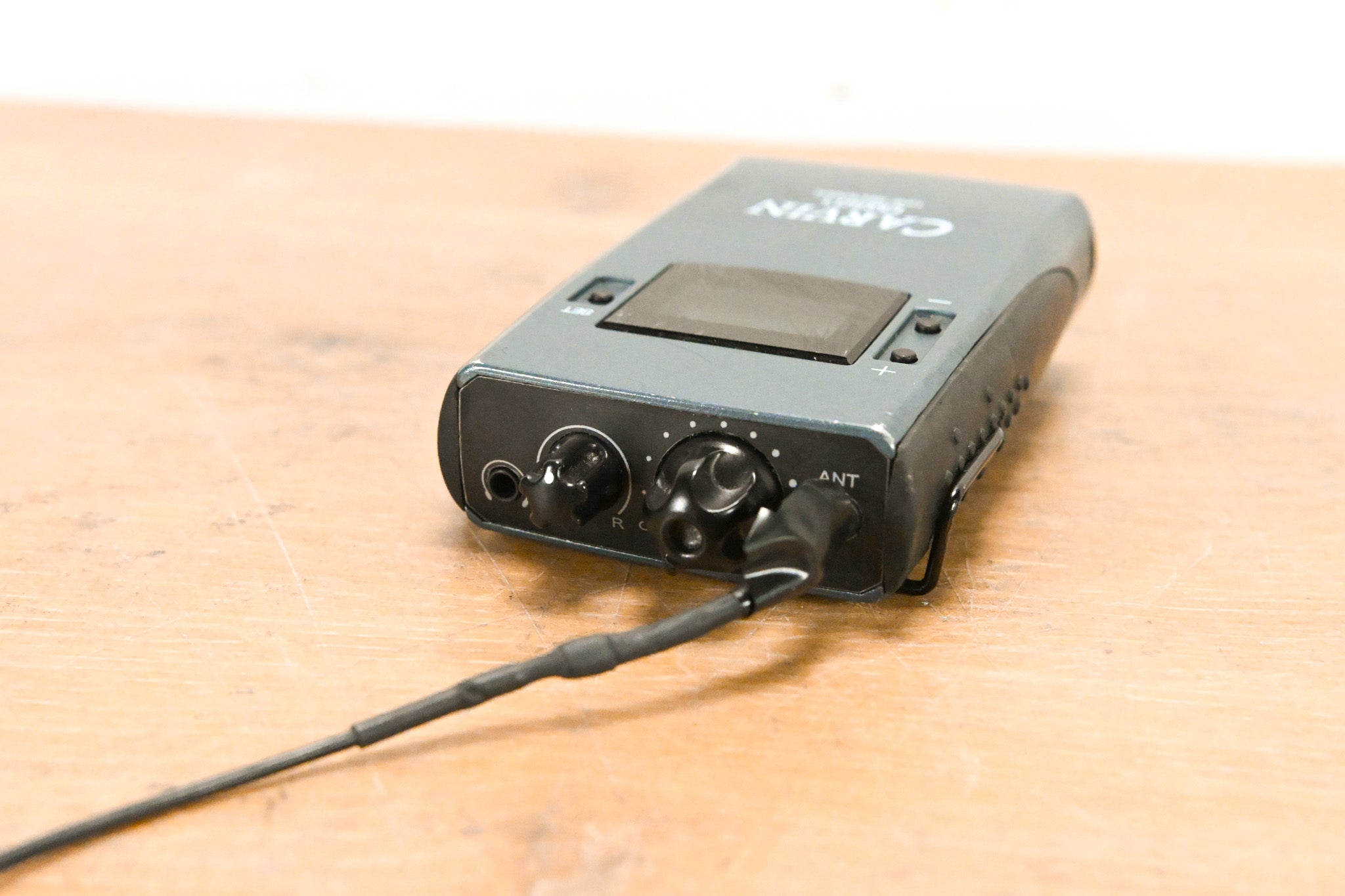 Carvin EM900 Wireless IEM System with EM901 Bodypack - 518-542 MHz