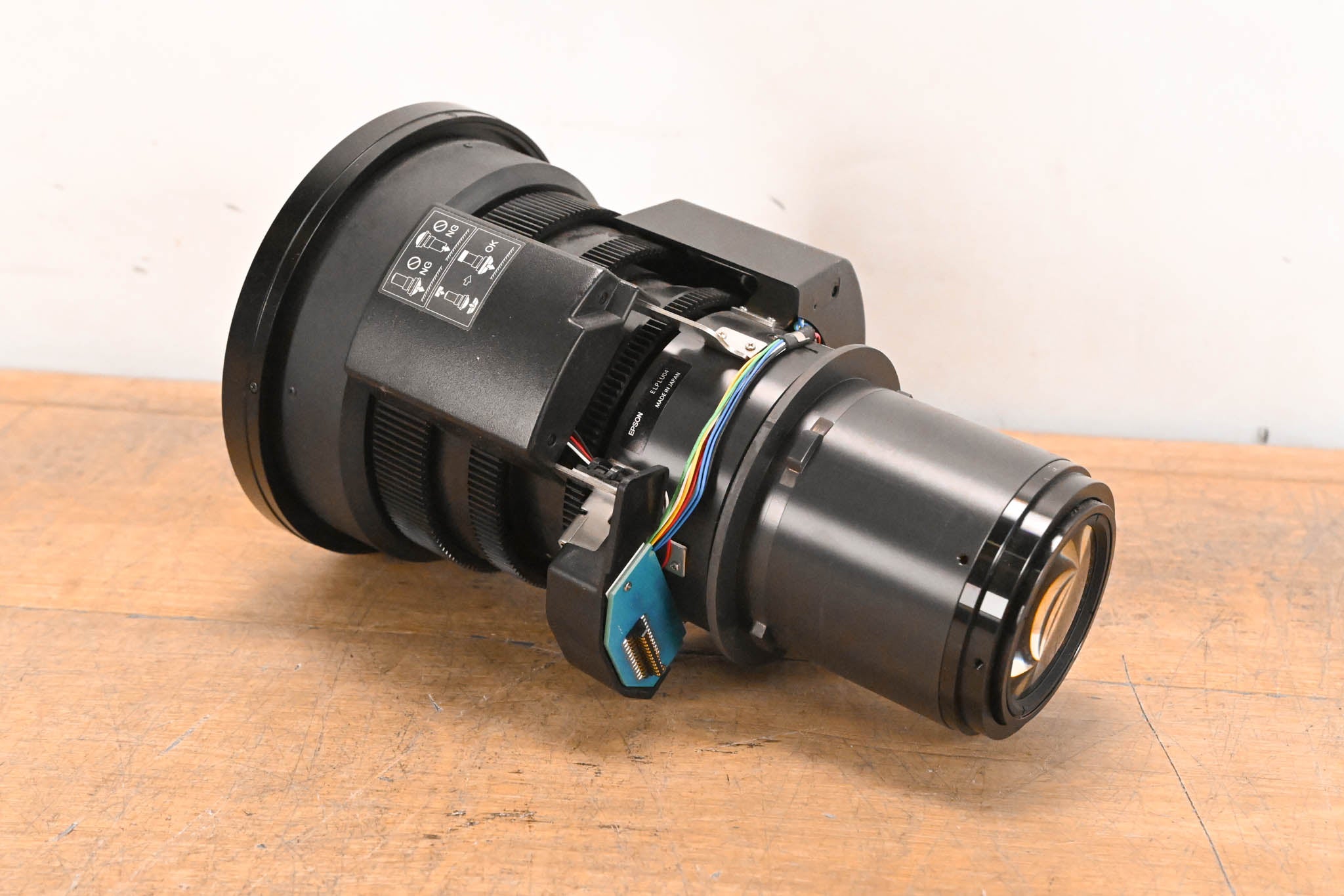 Epson ELPLU04 Short-Throw Zoom Lens #2